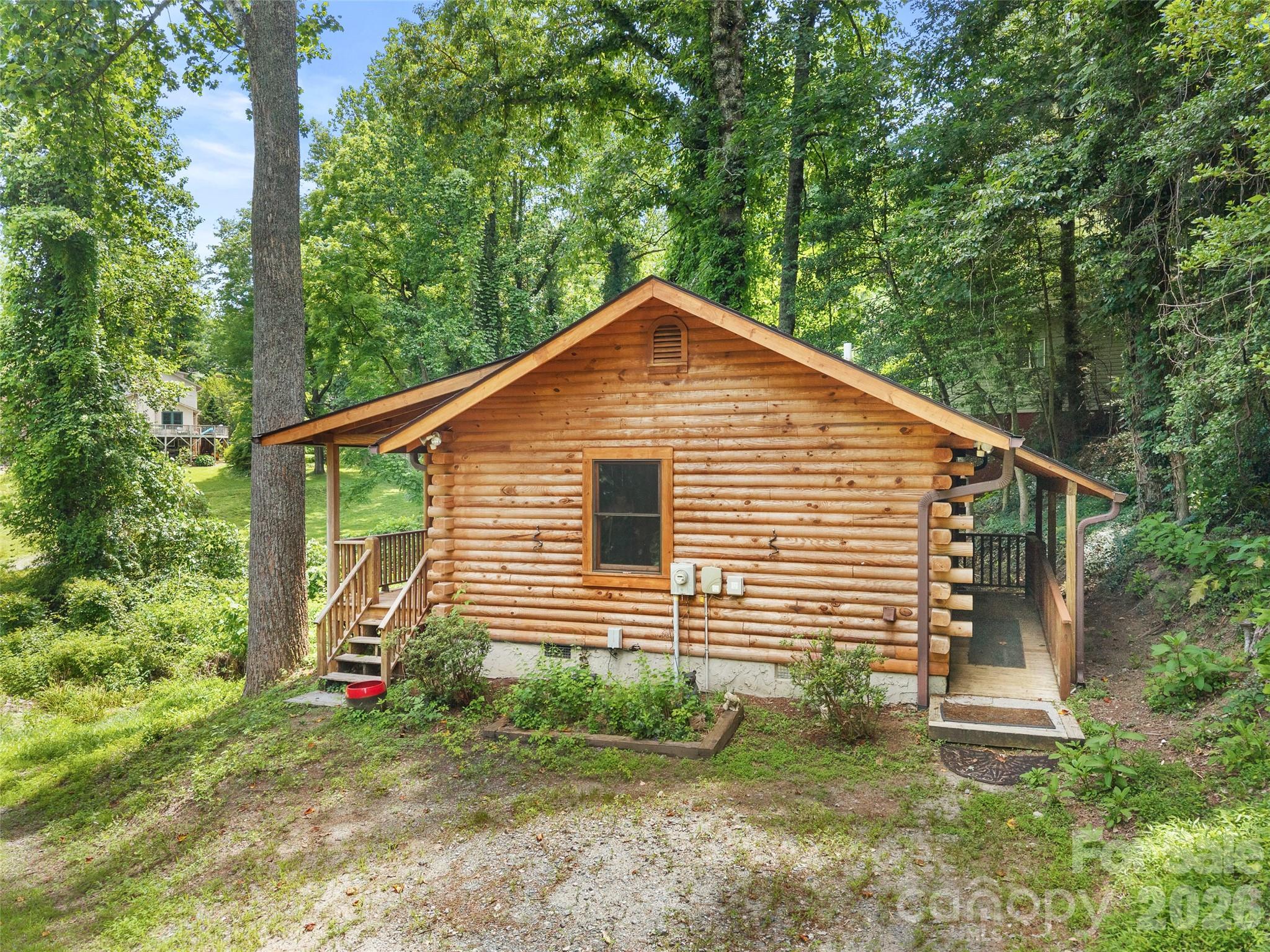 549 Henderson Street — Saluda