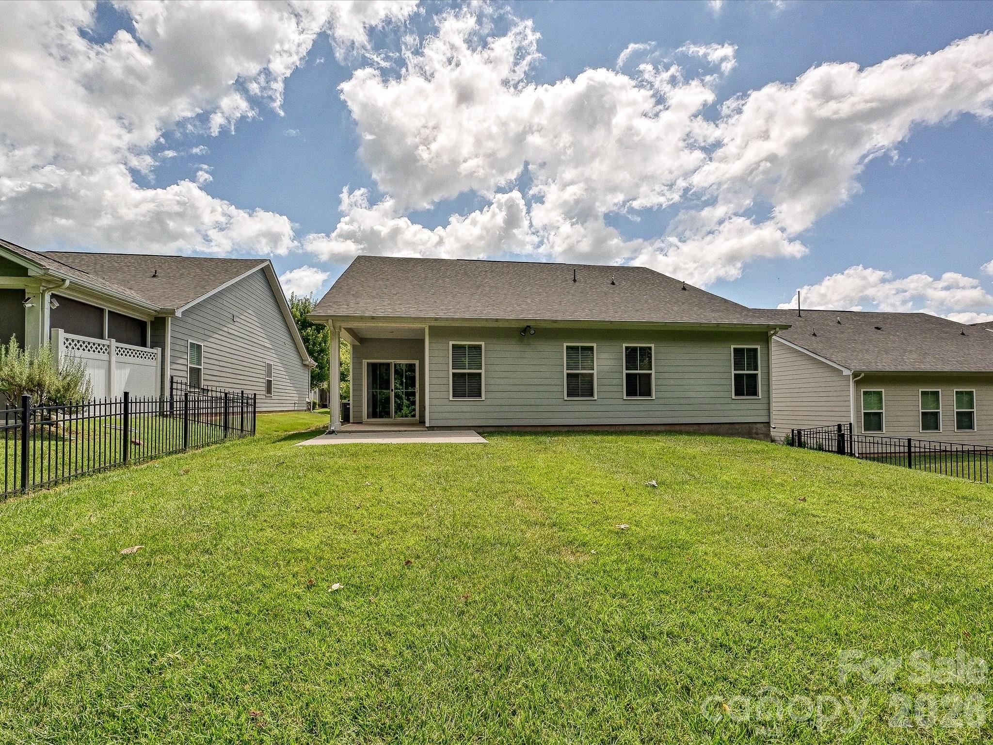 10038 Lilac Court — Charlotte