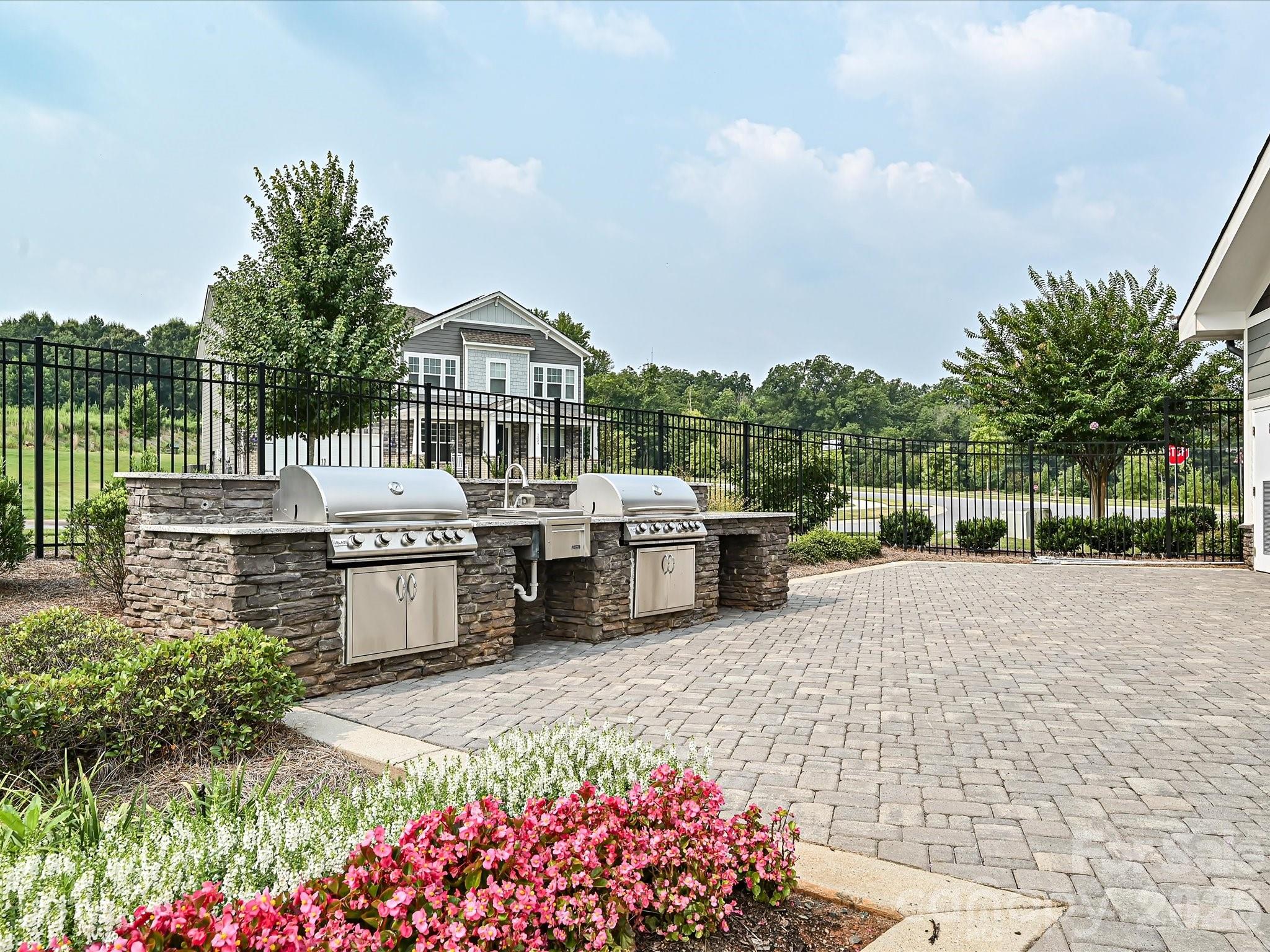 10038 Lilac Court — Charlotte