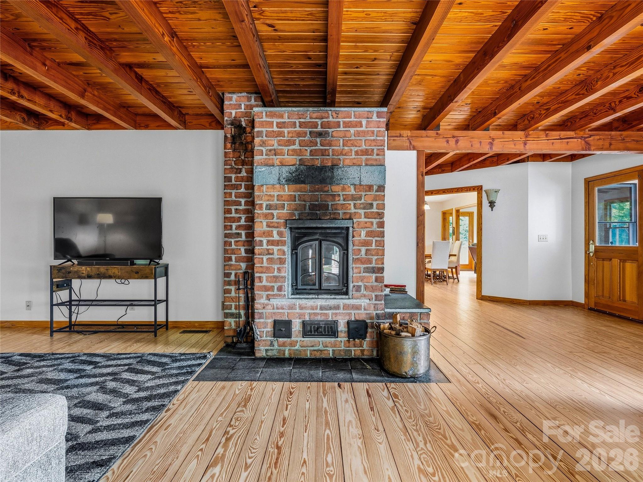 1856 Lickskillet Road — Burnsville