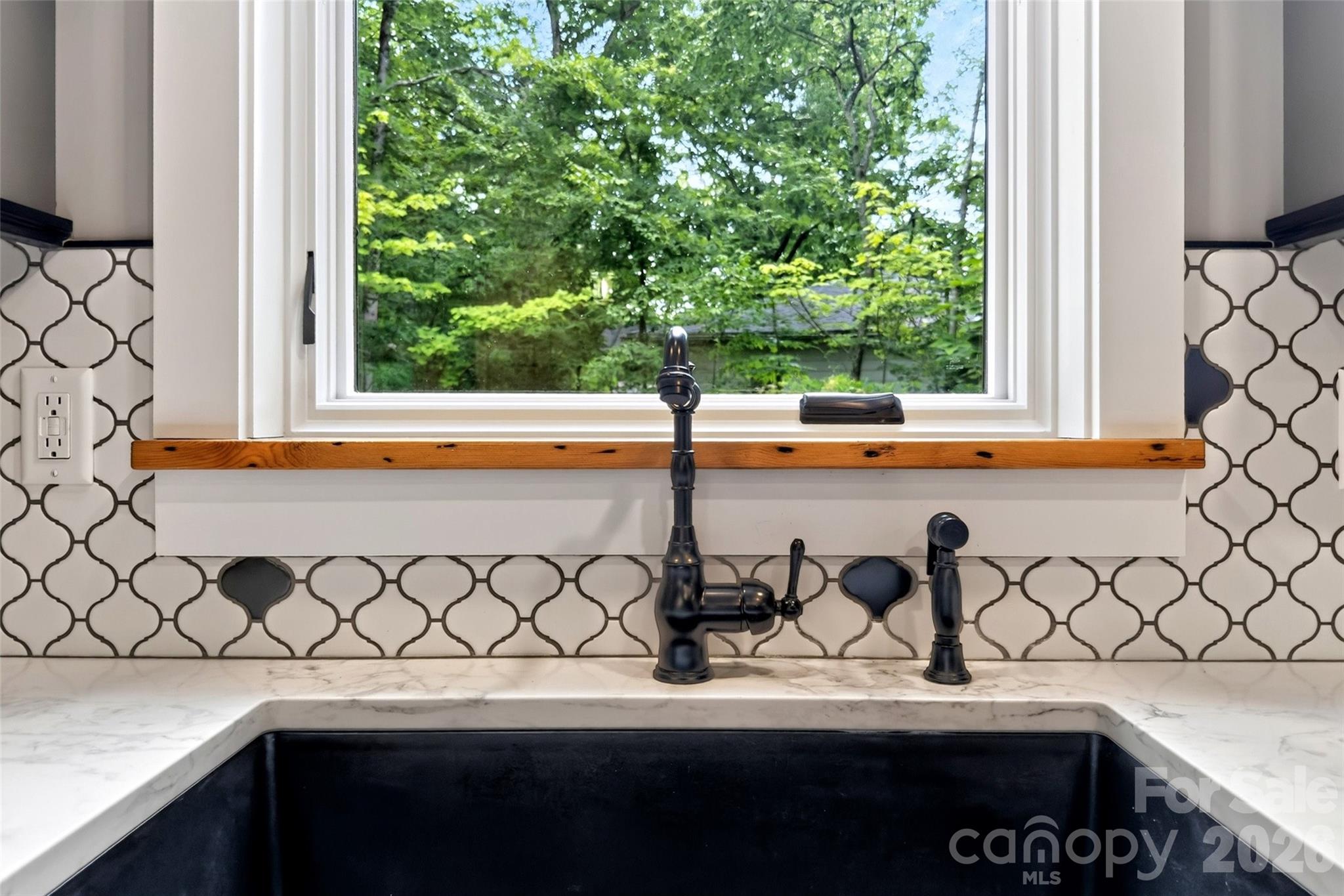 78 Tupper Road — Black Mountain