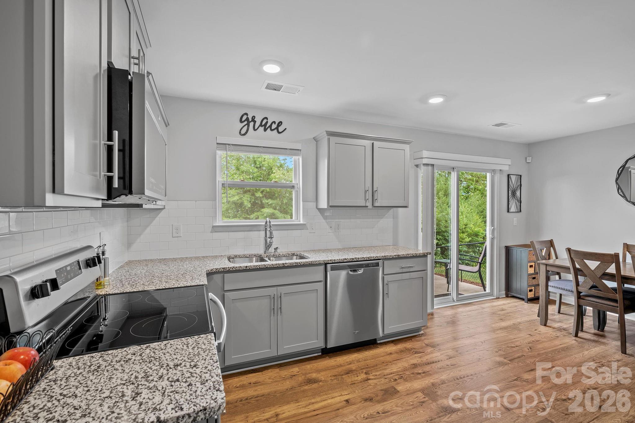 10 Benedict Lane — Weaverville