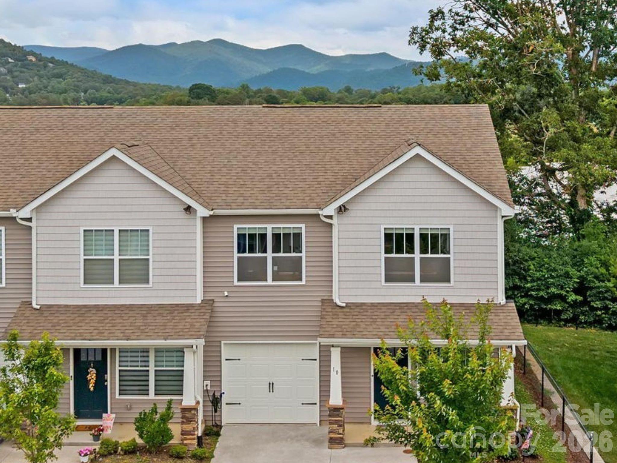 10 Benedict Lane — Weaverville