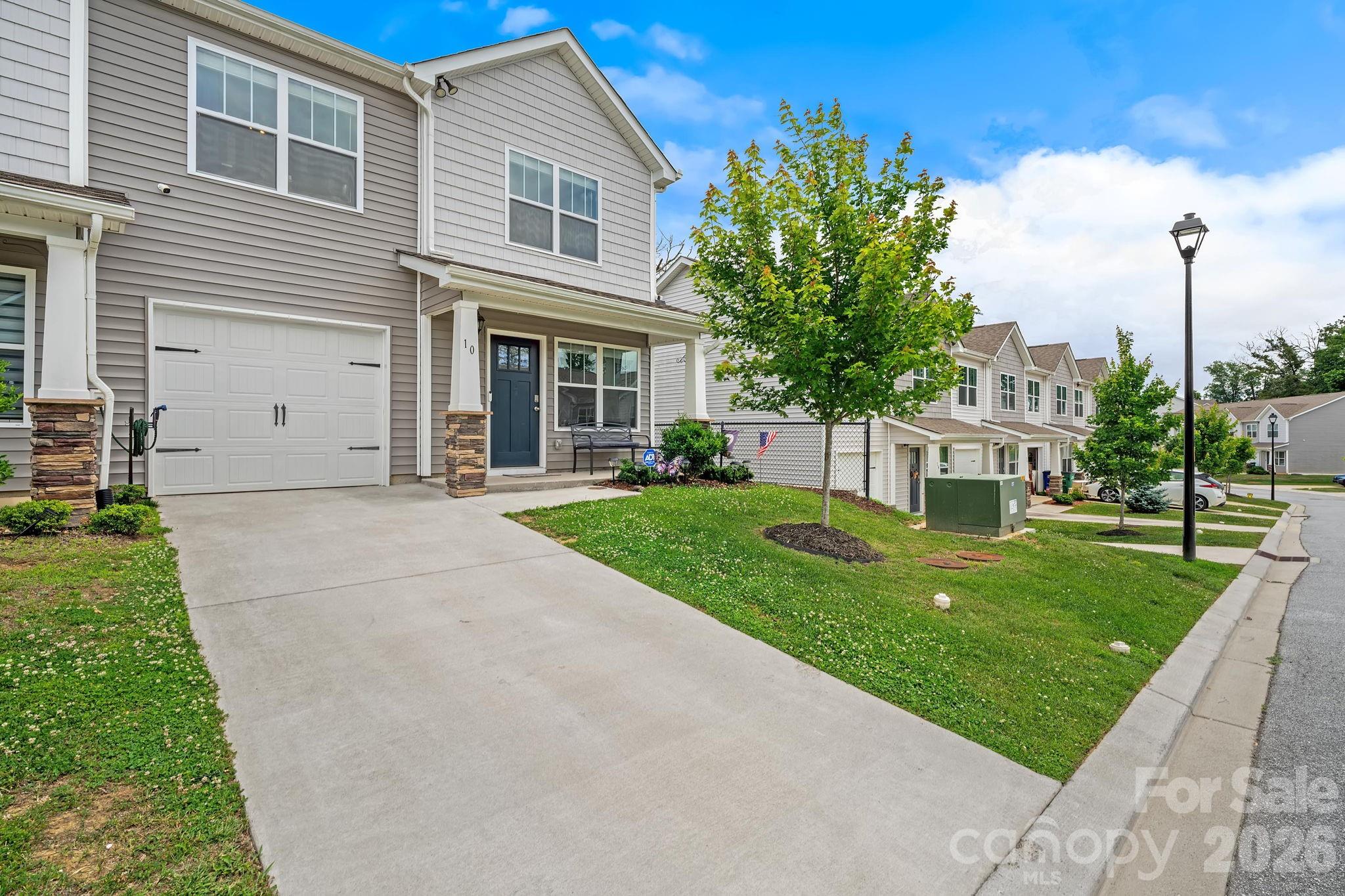 10 Benedict Lane — Weaverville