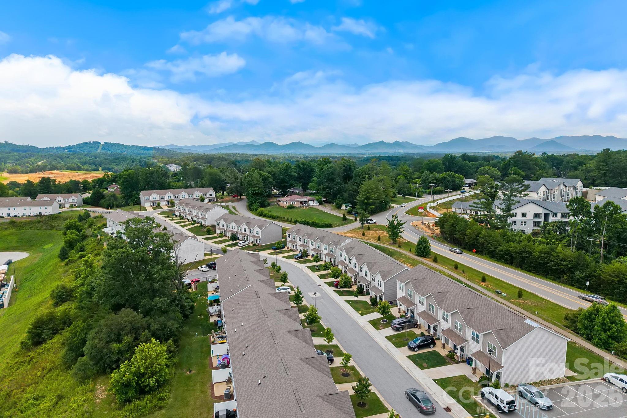 10 Benedict Lane — Weaverville