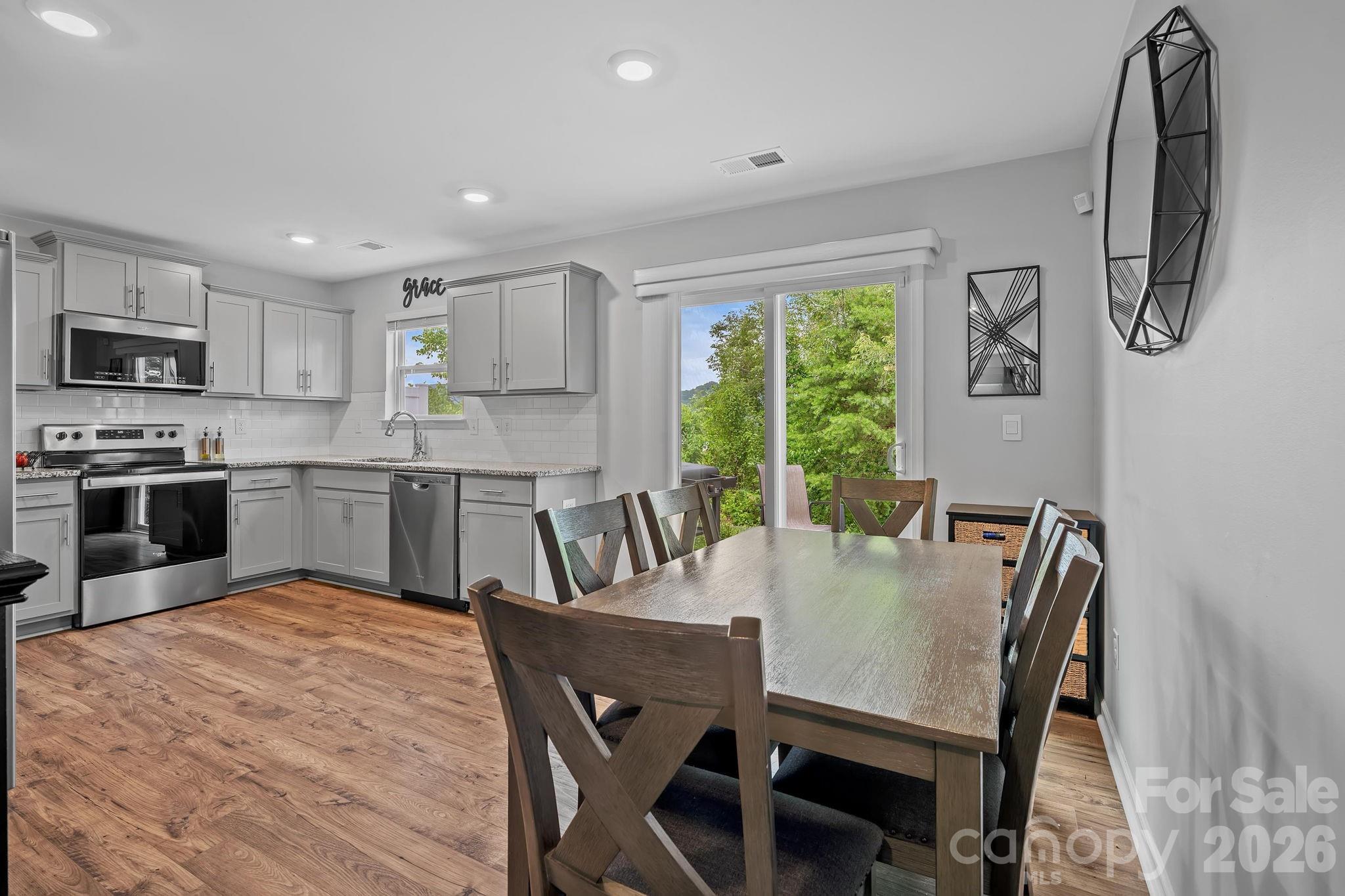 10 Benedict Lane — Weaverville