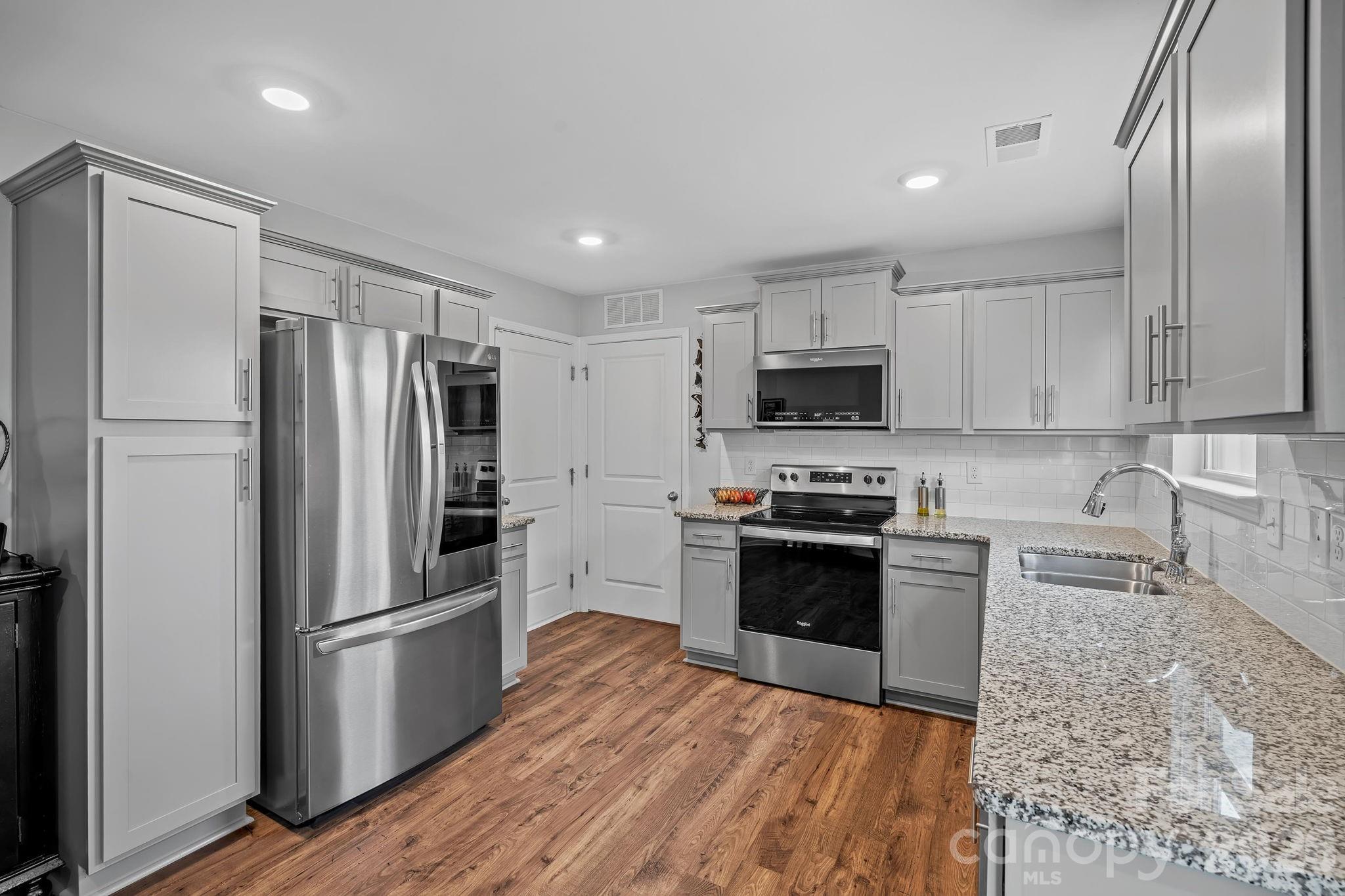10 Benedict Lane — Weaverville