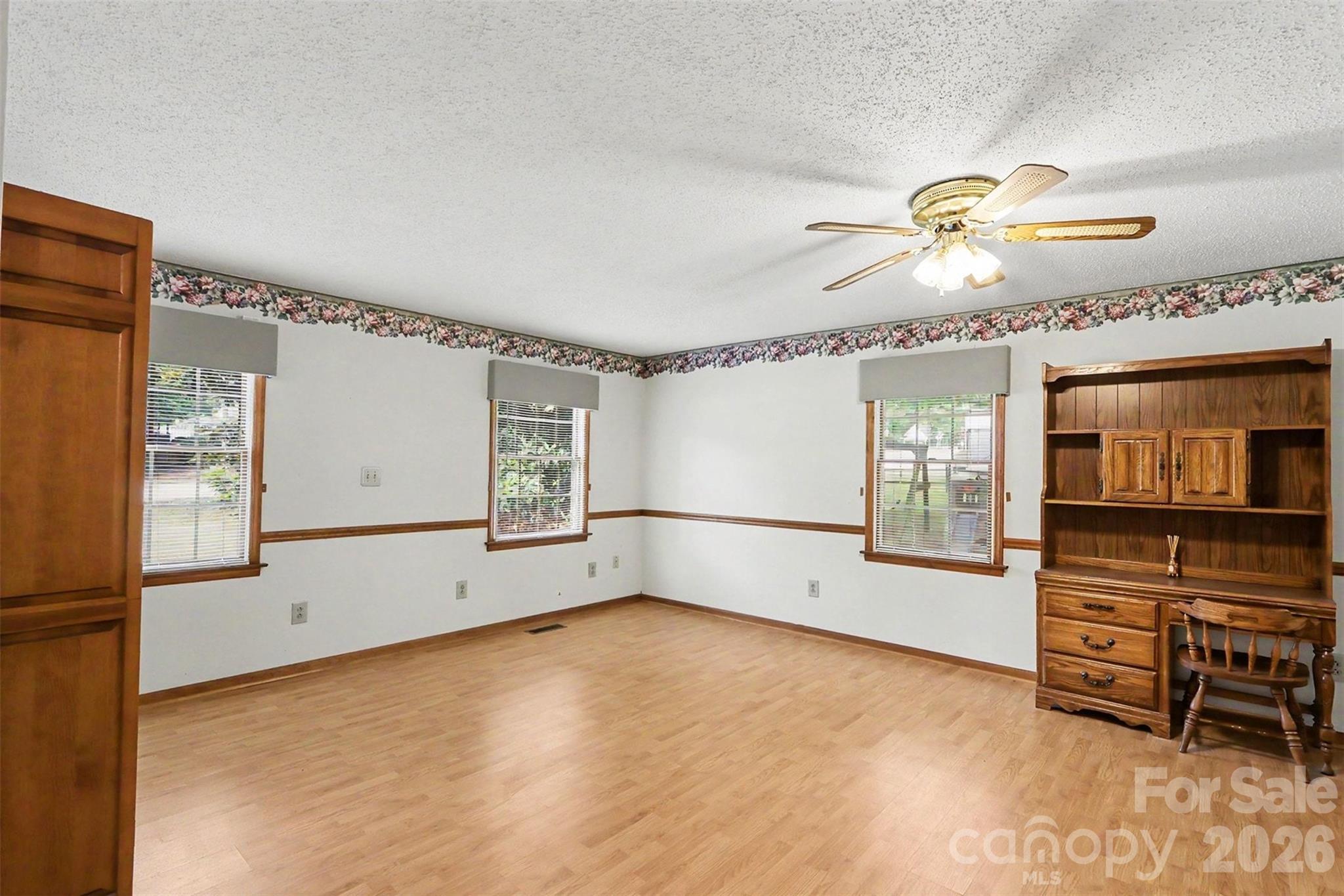 124 E Catawba Avenue — Mooresville