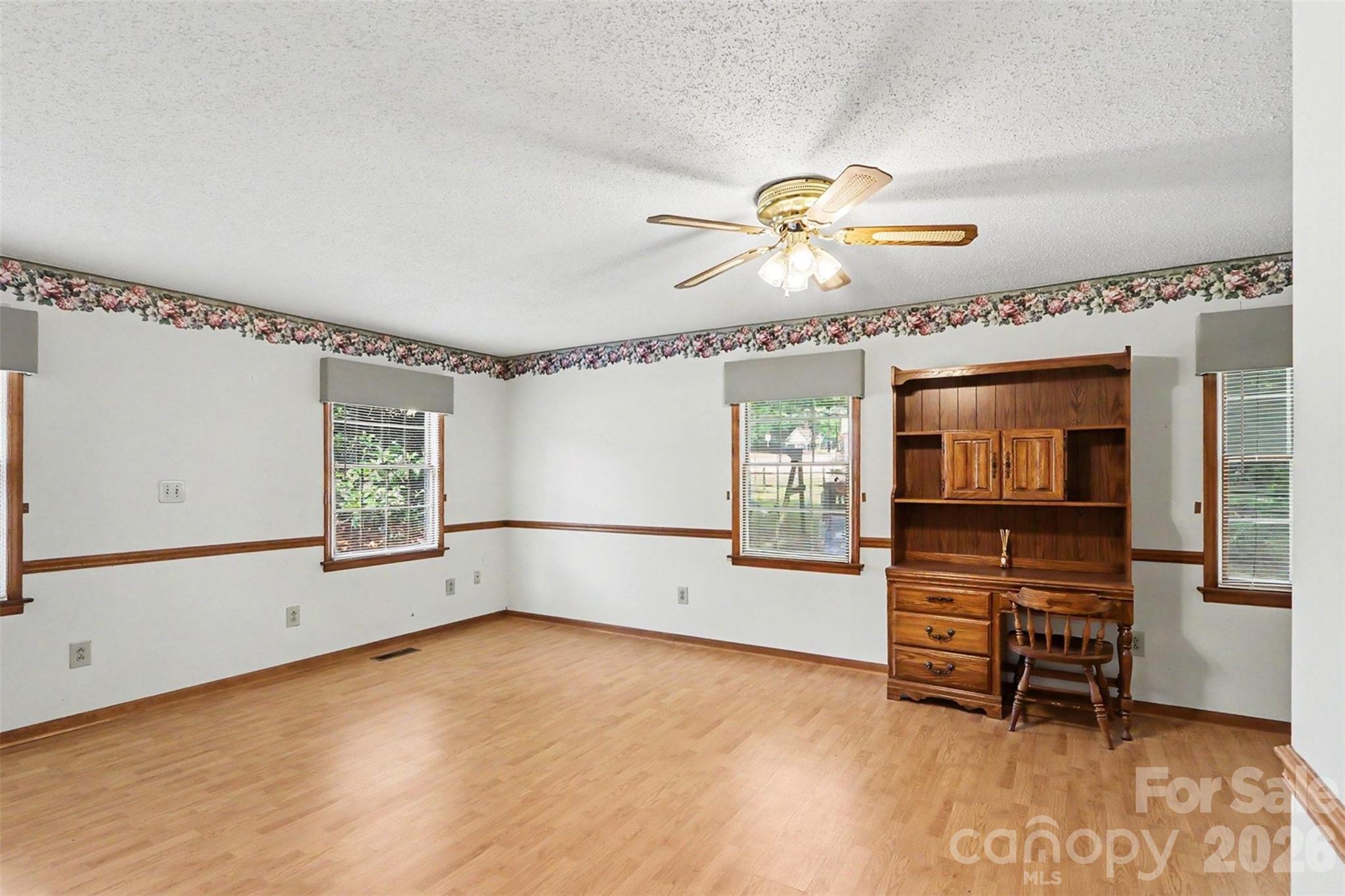 124 E Catawba Avenue — Mooresville