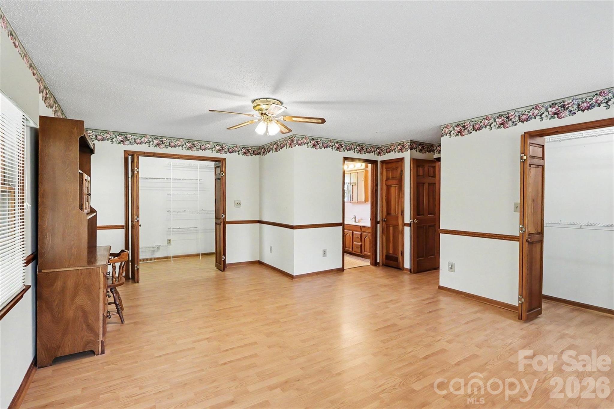 124 E Catawba Avenue — Mooresville