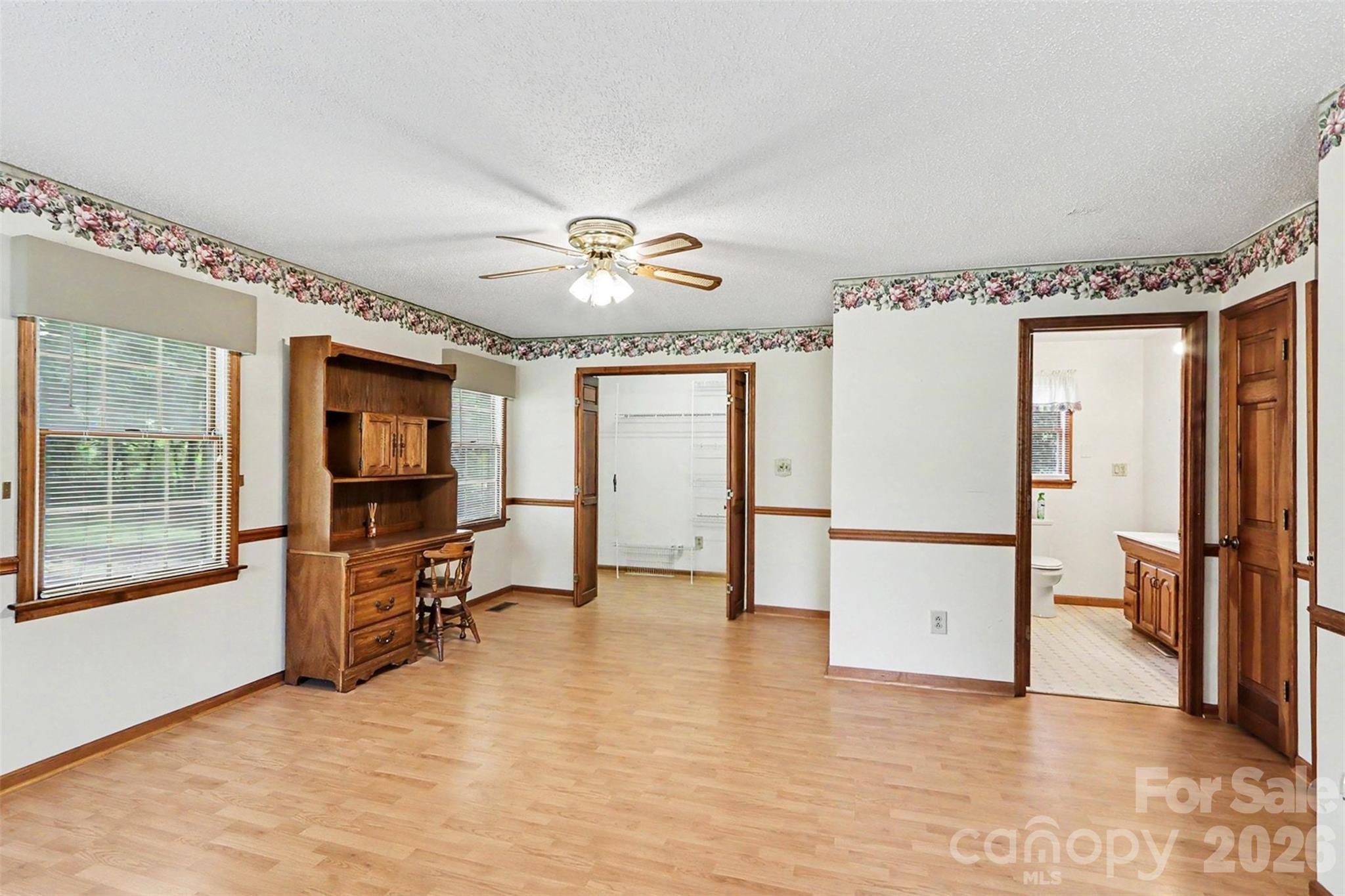 124 E Catawba Avenue — Mooresville