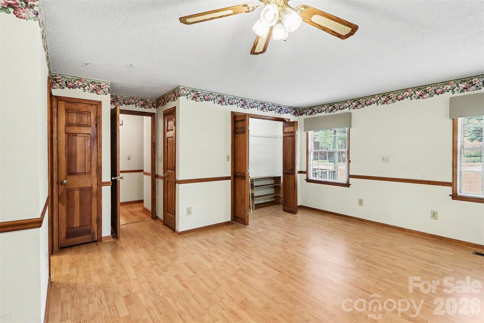 124 E Catawba Avenue — Mooresville