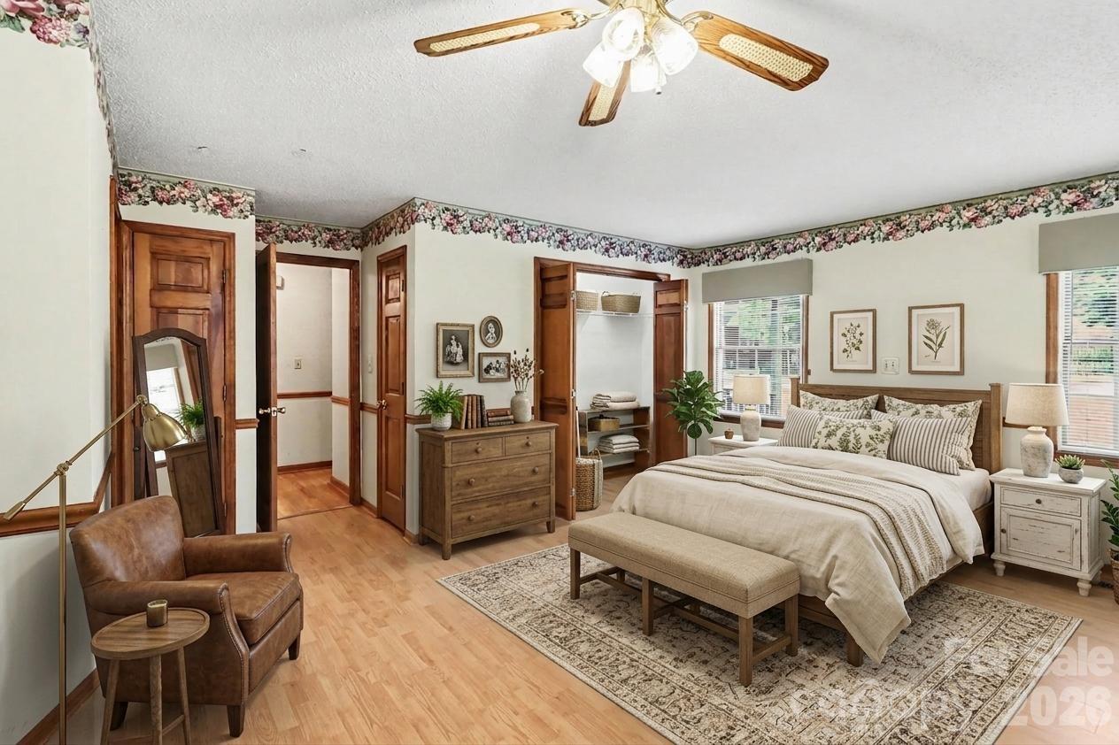 124 E Catawba Avenue — Mooresville