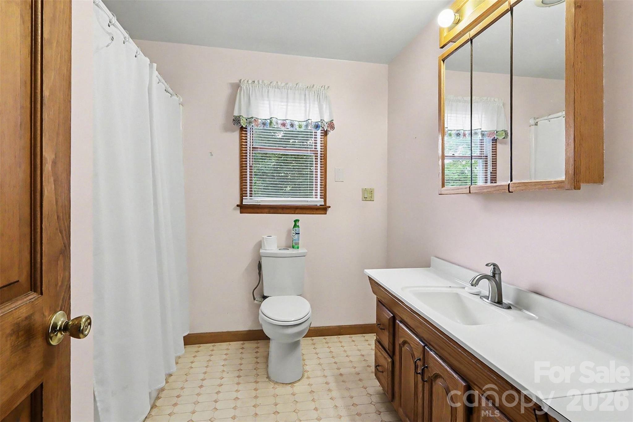 124 E Catawba Avenue — Mooresville