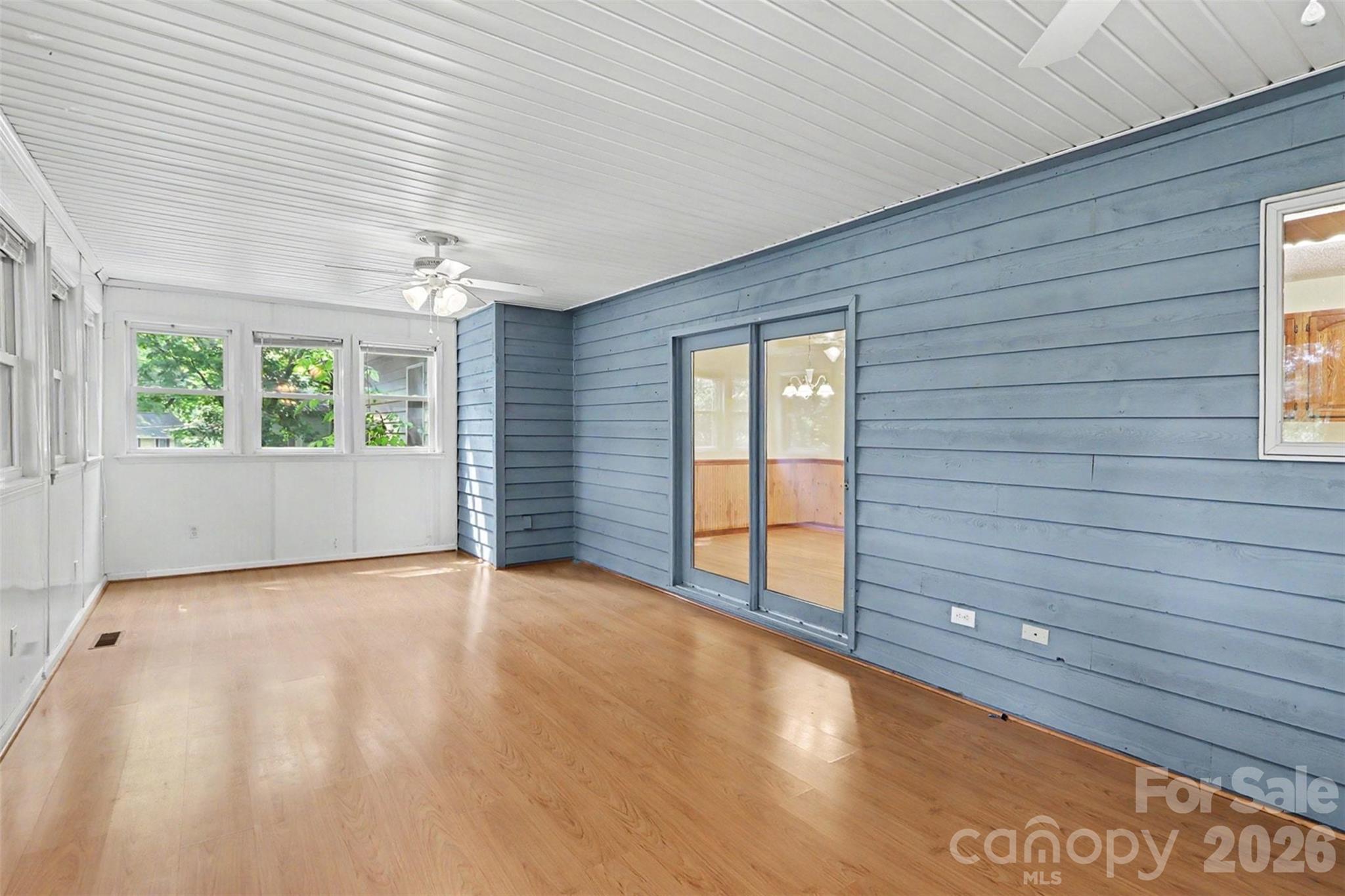 124 E Catawba Avenue — Mooresville