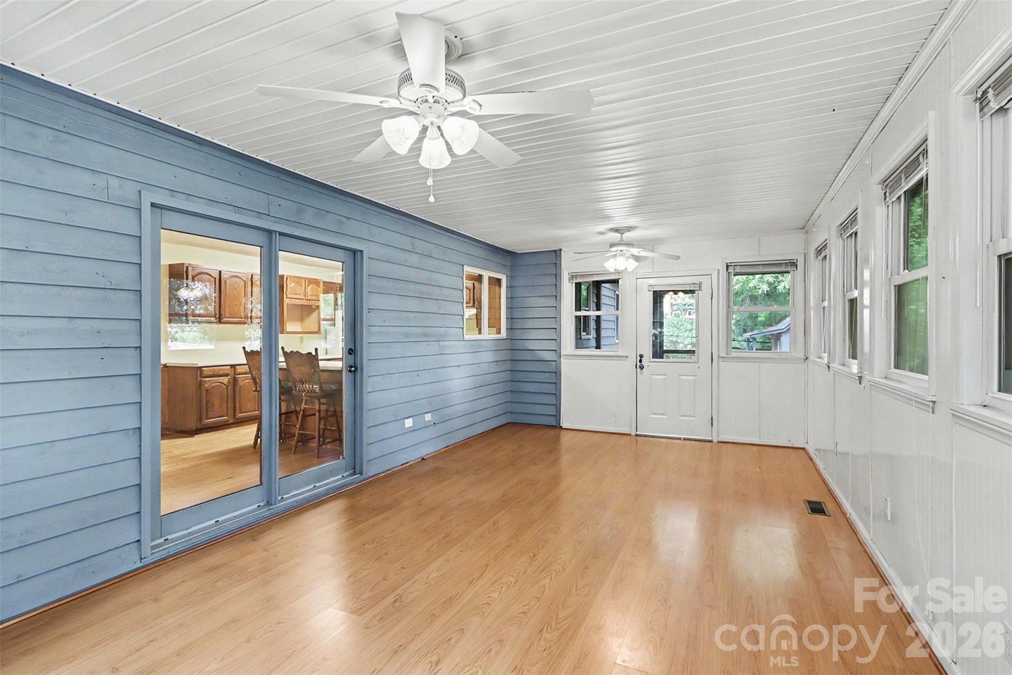 124 E Catawba Avenue — Mooresville