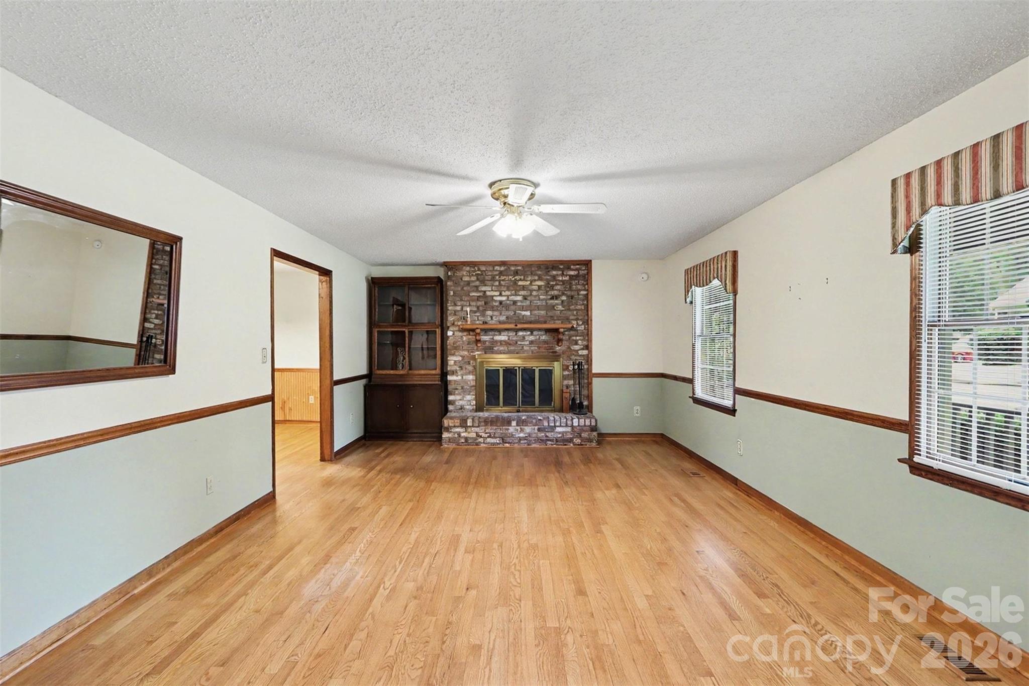 124 E Catawba Avenue — Mooresville