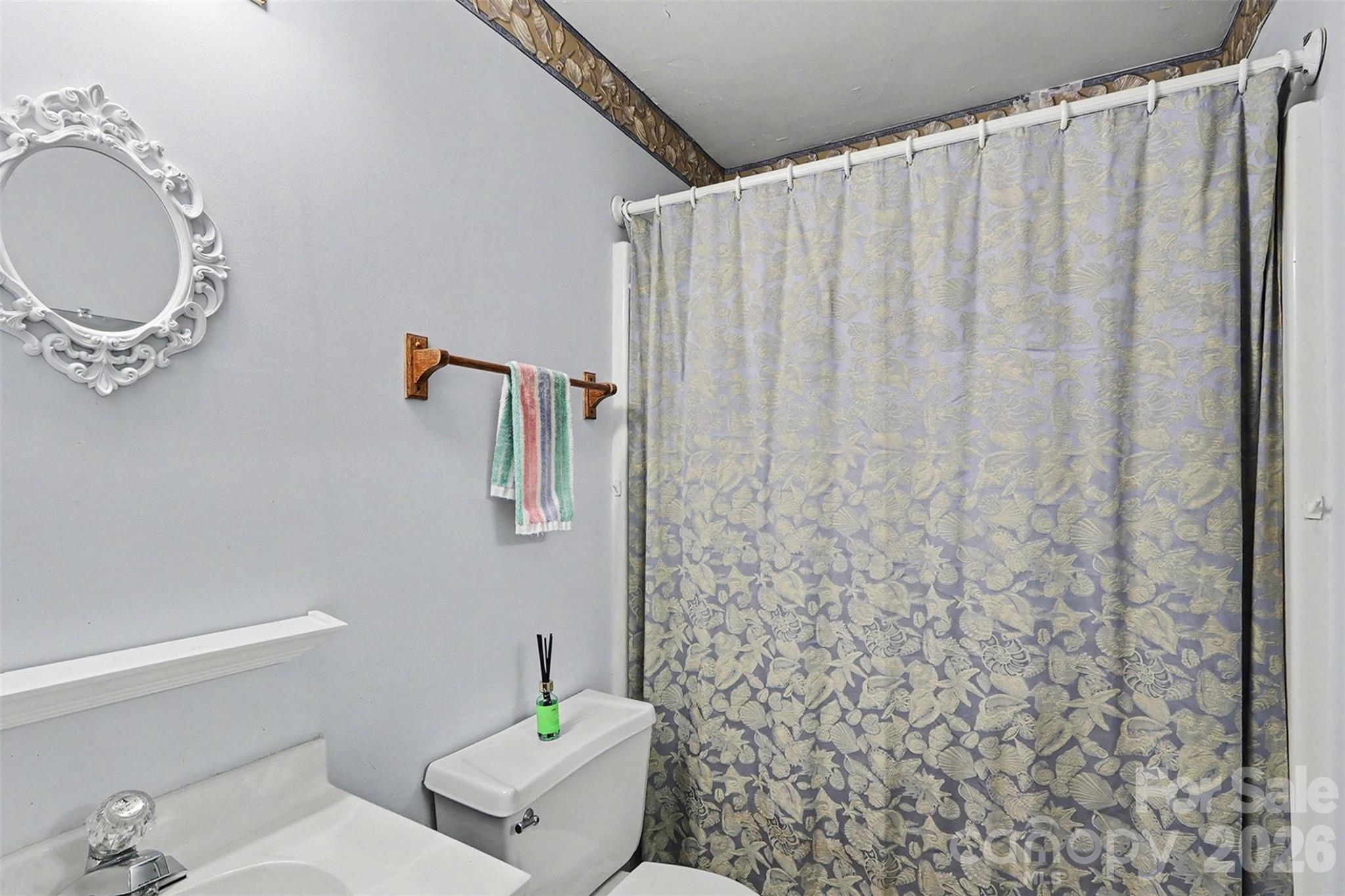 124 E Catawba Avenue — Mooresville