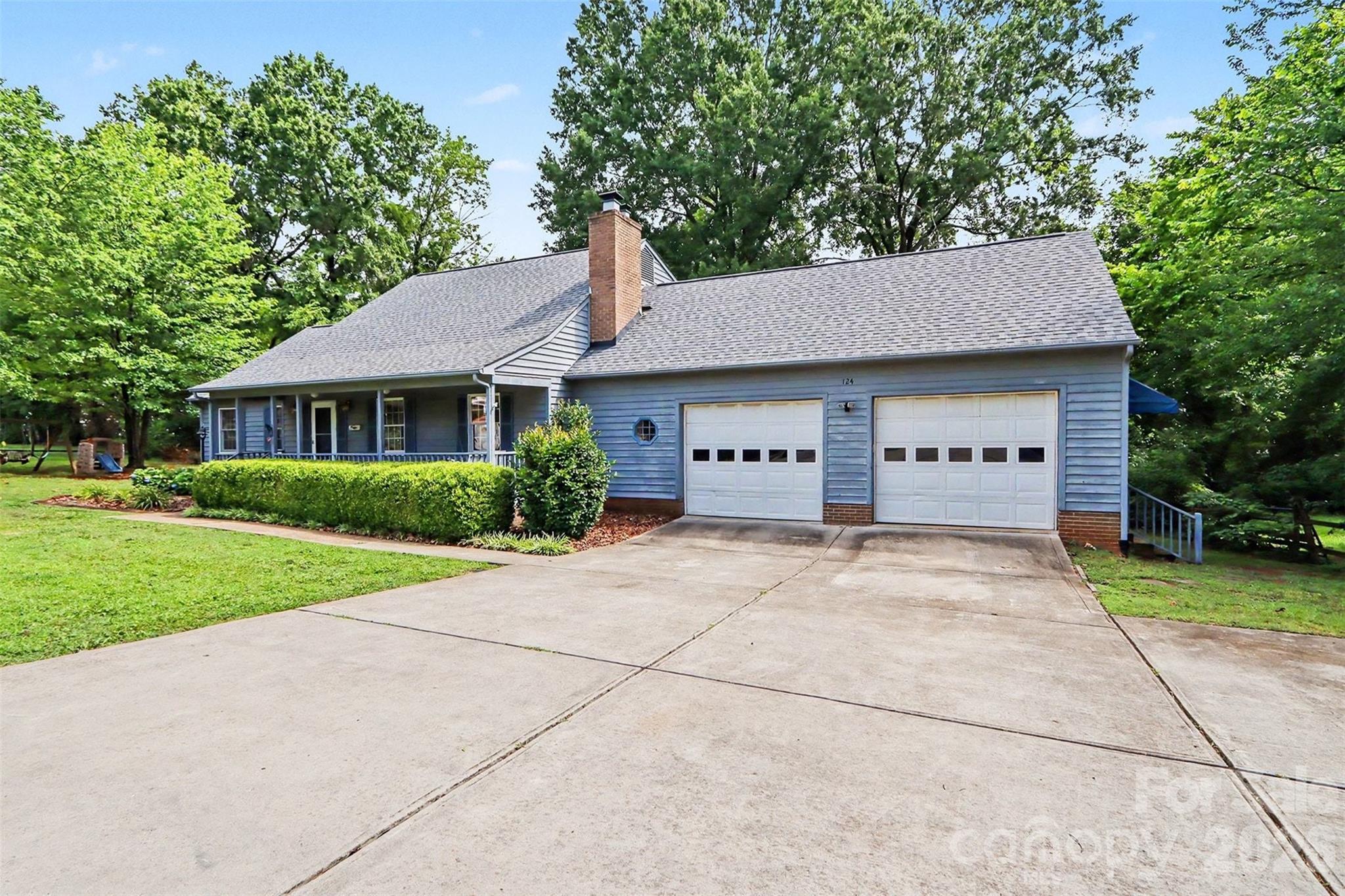 124 E Catawba Avenue — Mooresville