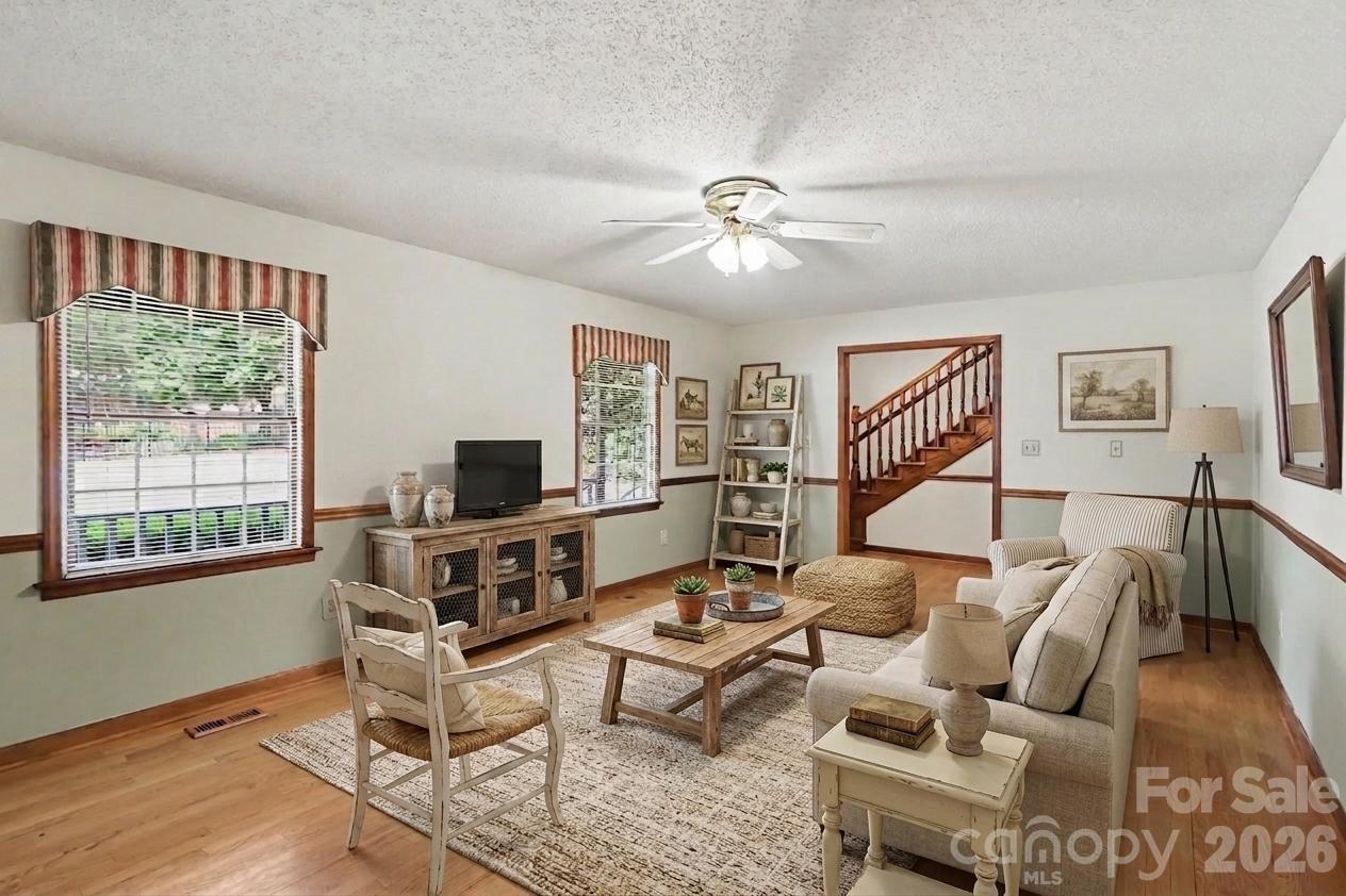 124 E Catawba Avenue — Mooresville