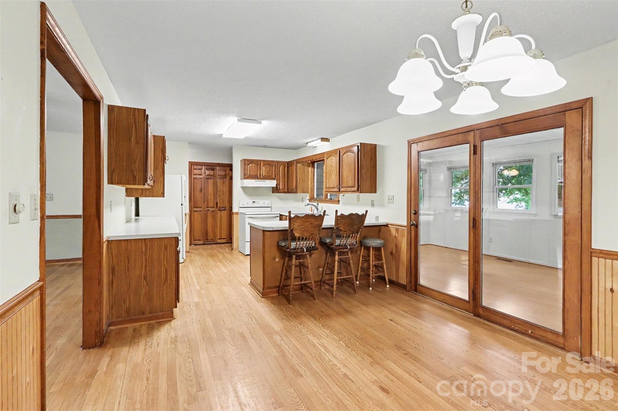 124 E Catawba Avenue — Mooresville
