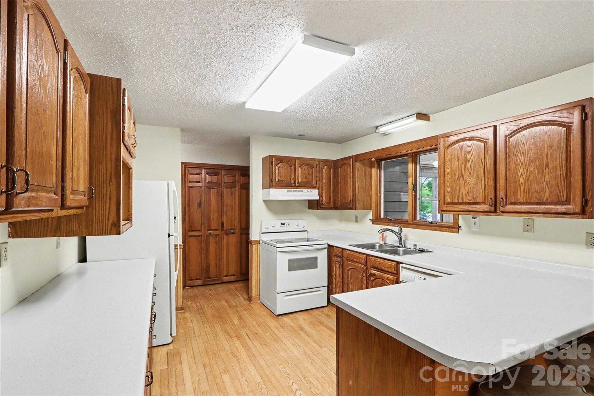124 E Catawba Avenue — Mooresville