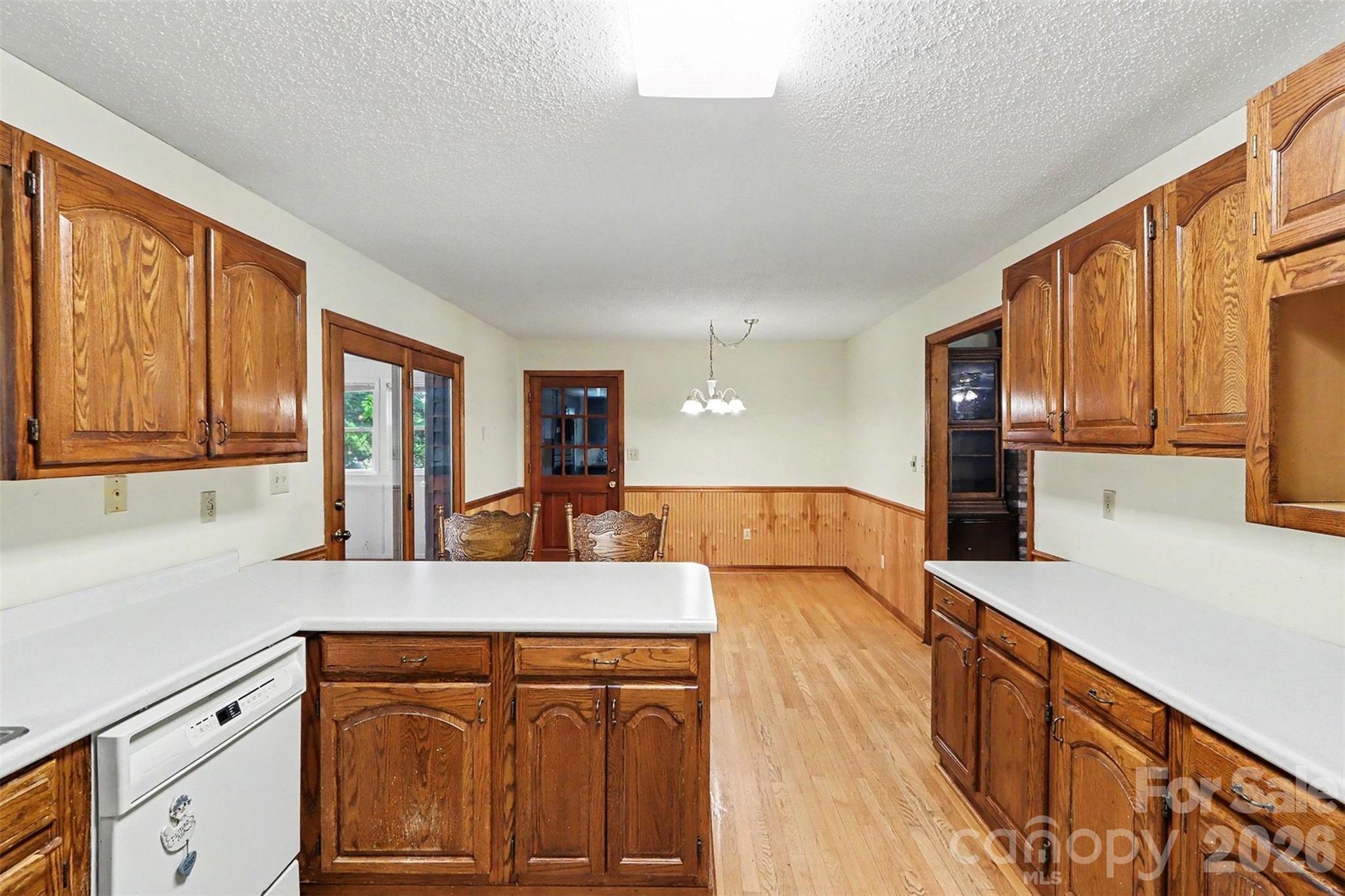 124 E Catawba Avenue — Mooresville