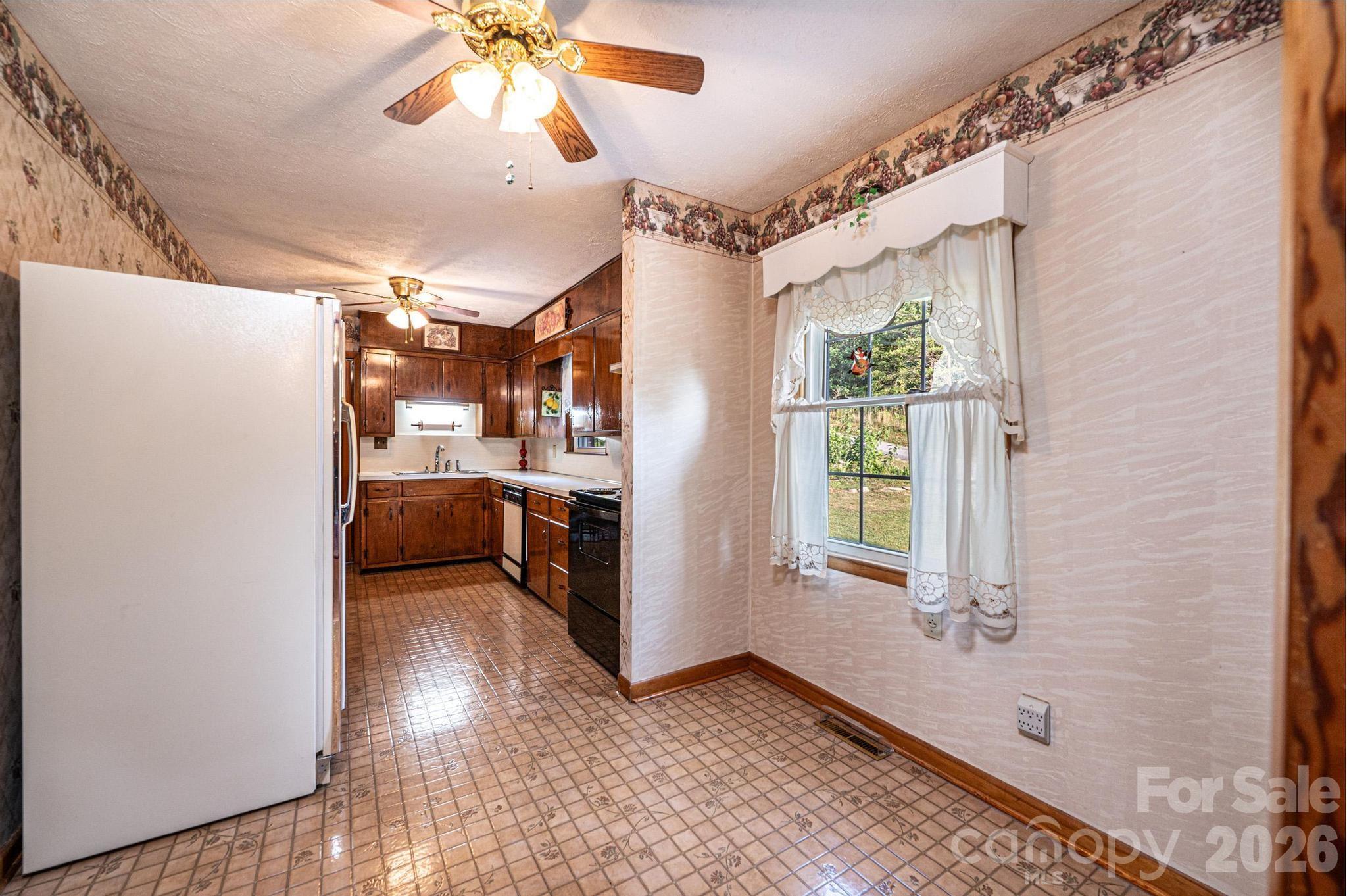 119 Foothill Drive — Lenoir