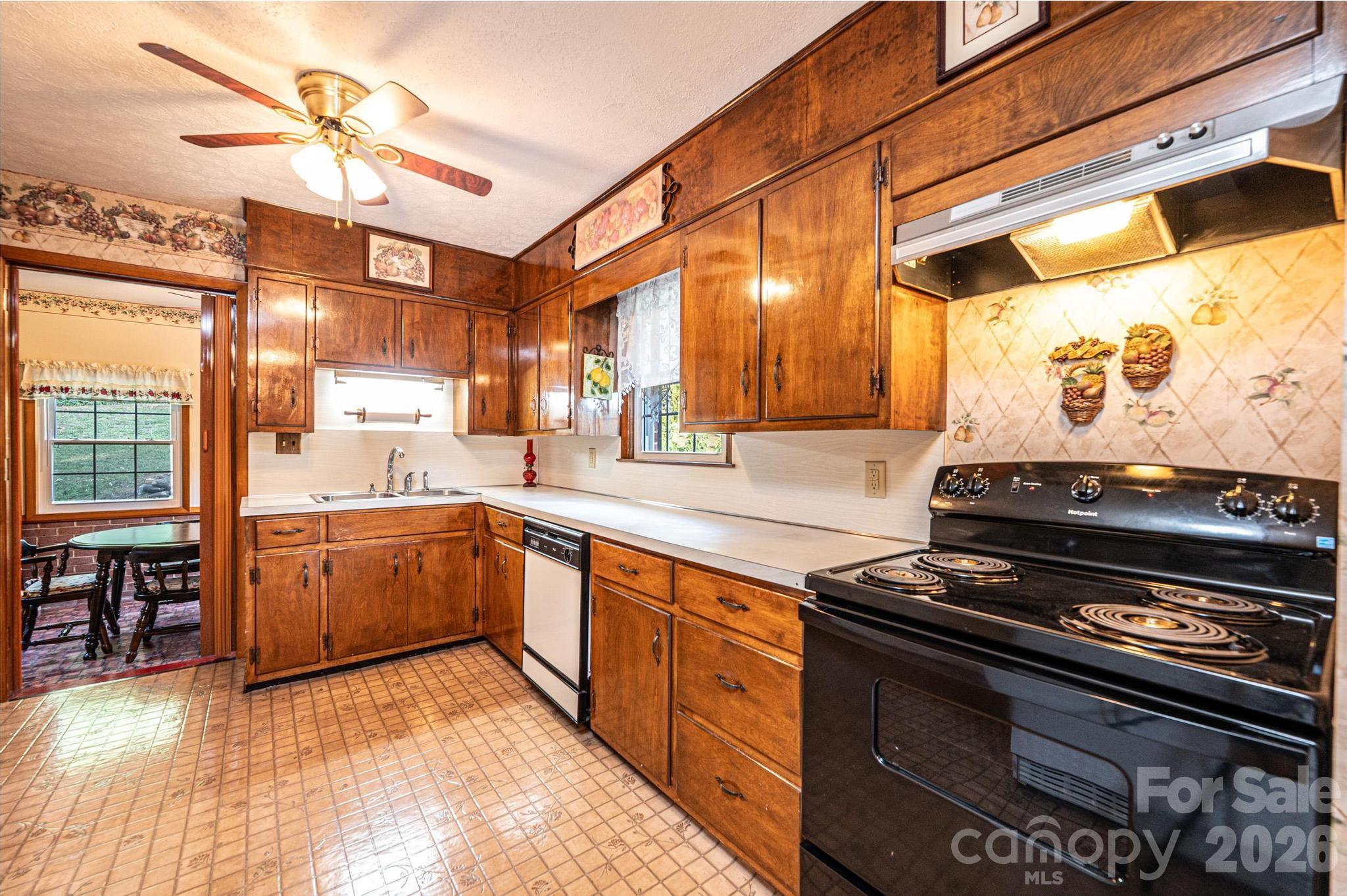 119 Foothill Drive — Lenoir