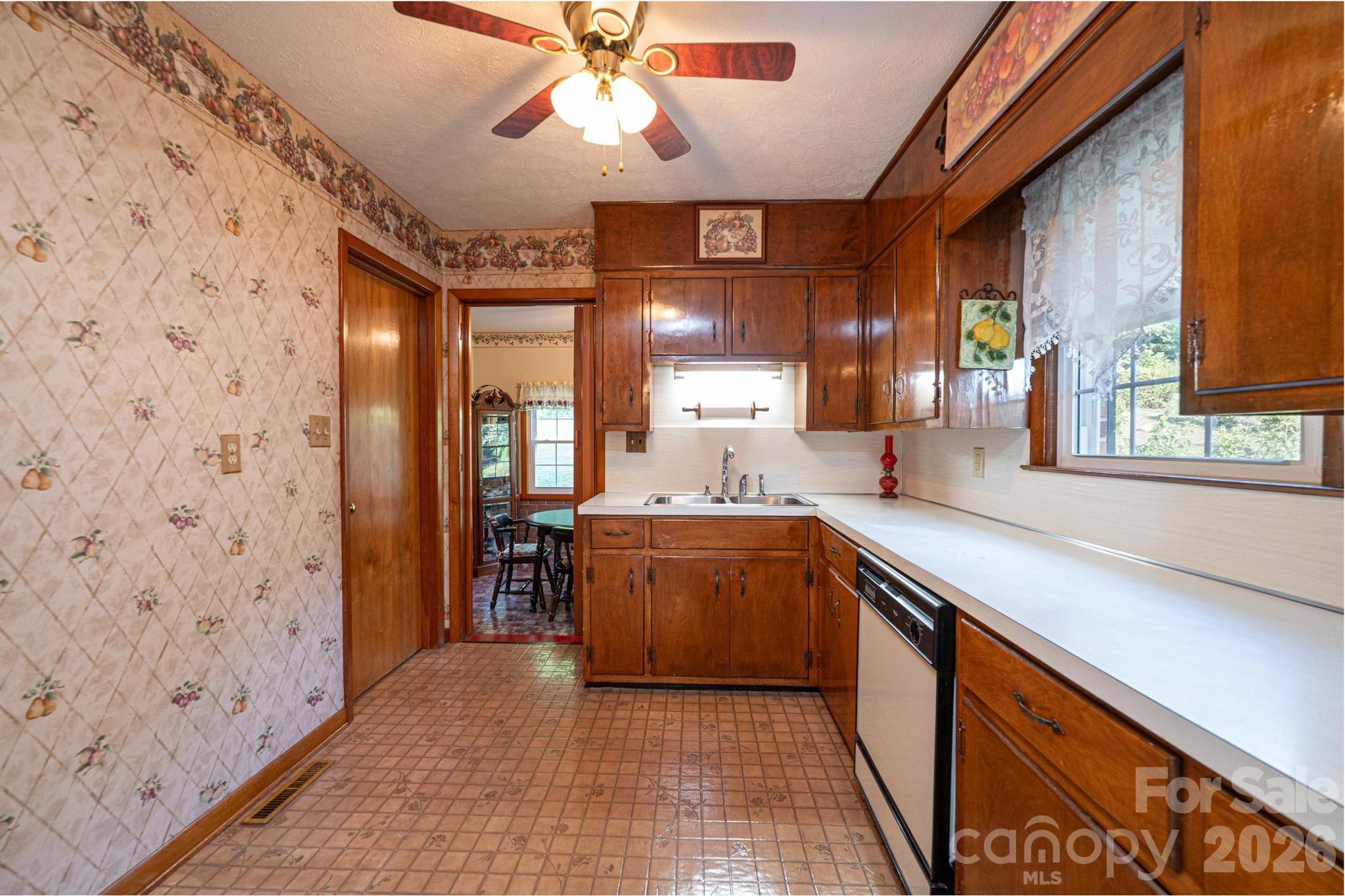119 Foothill Drive — Lenoir