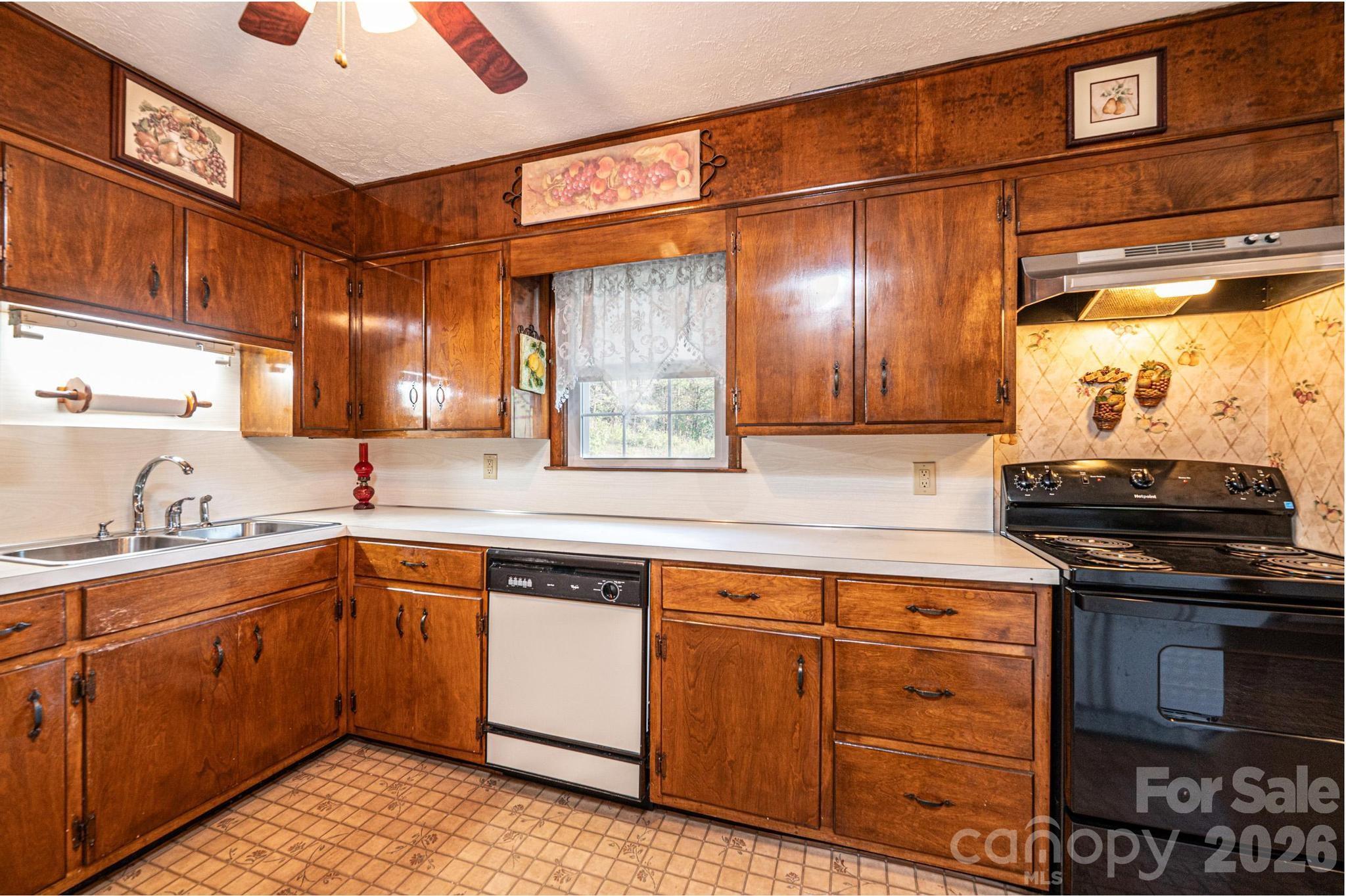 119 Foothill Drive — Lenoir