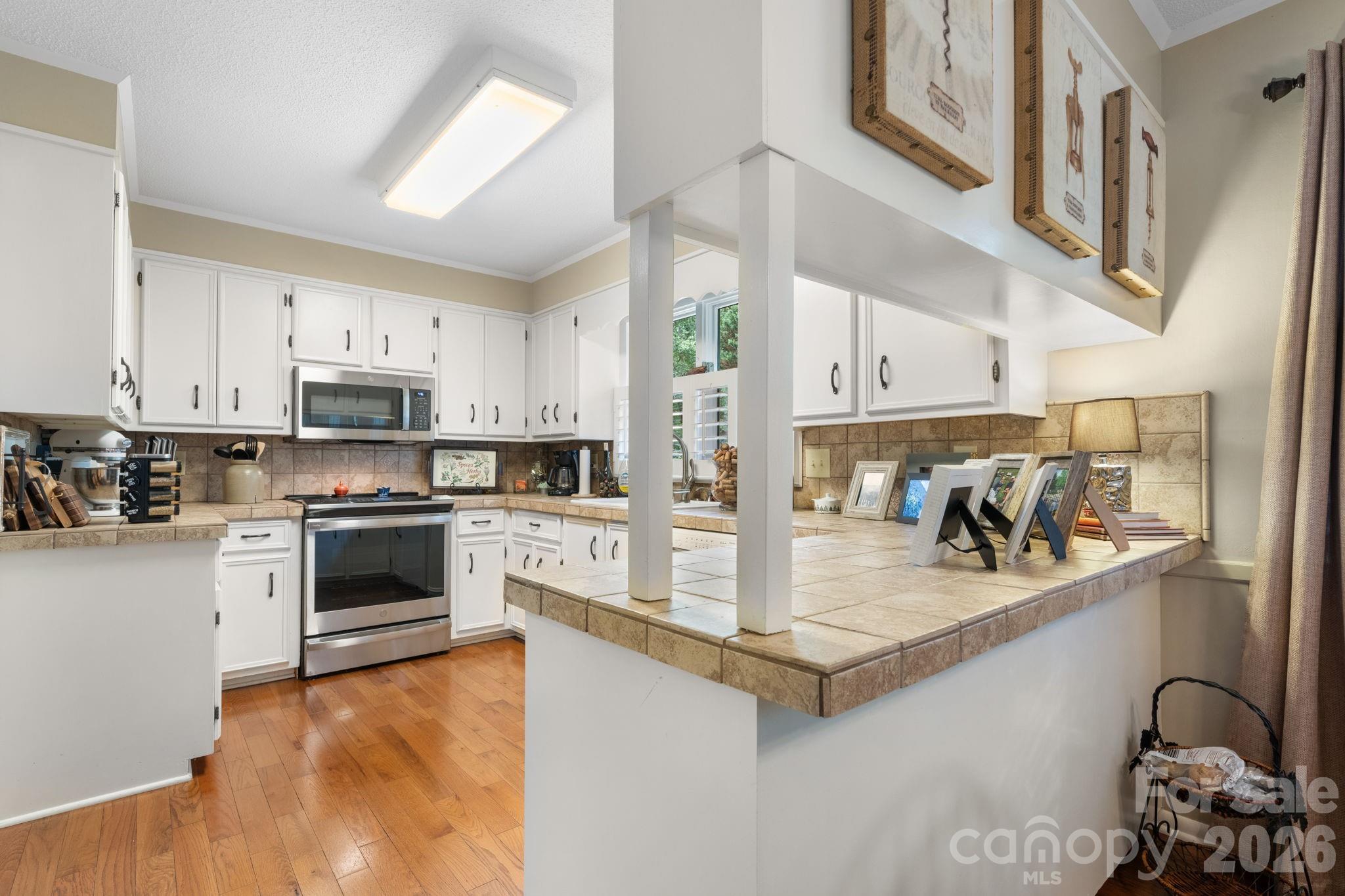 446 17th Avenue Drive NE — Hickory