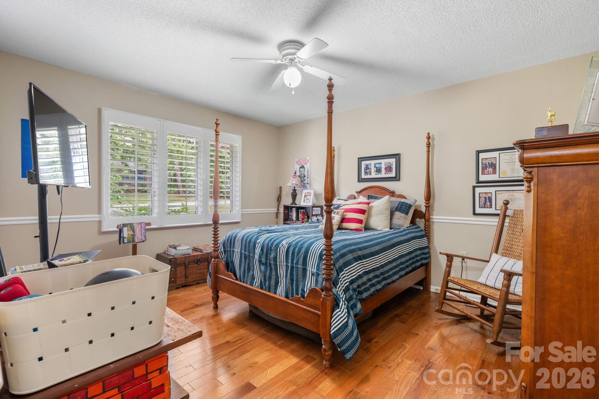 446 17th Avenue Drive NE — Hickory
