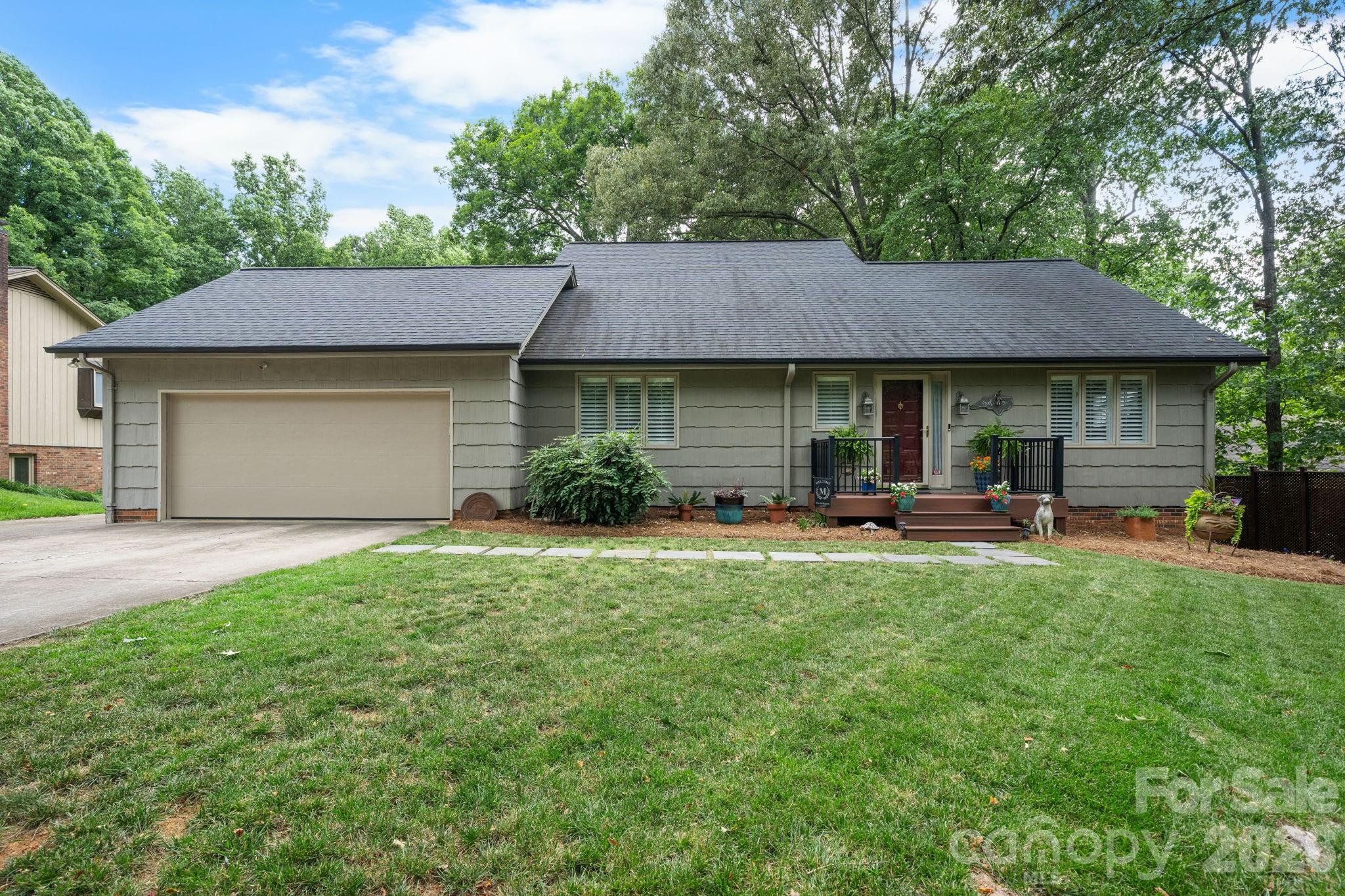 446 17th Avenue Drive NE — Hickory