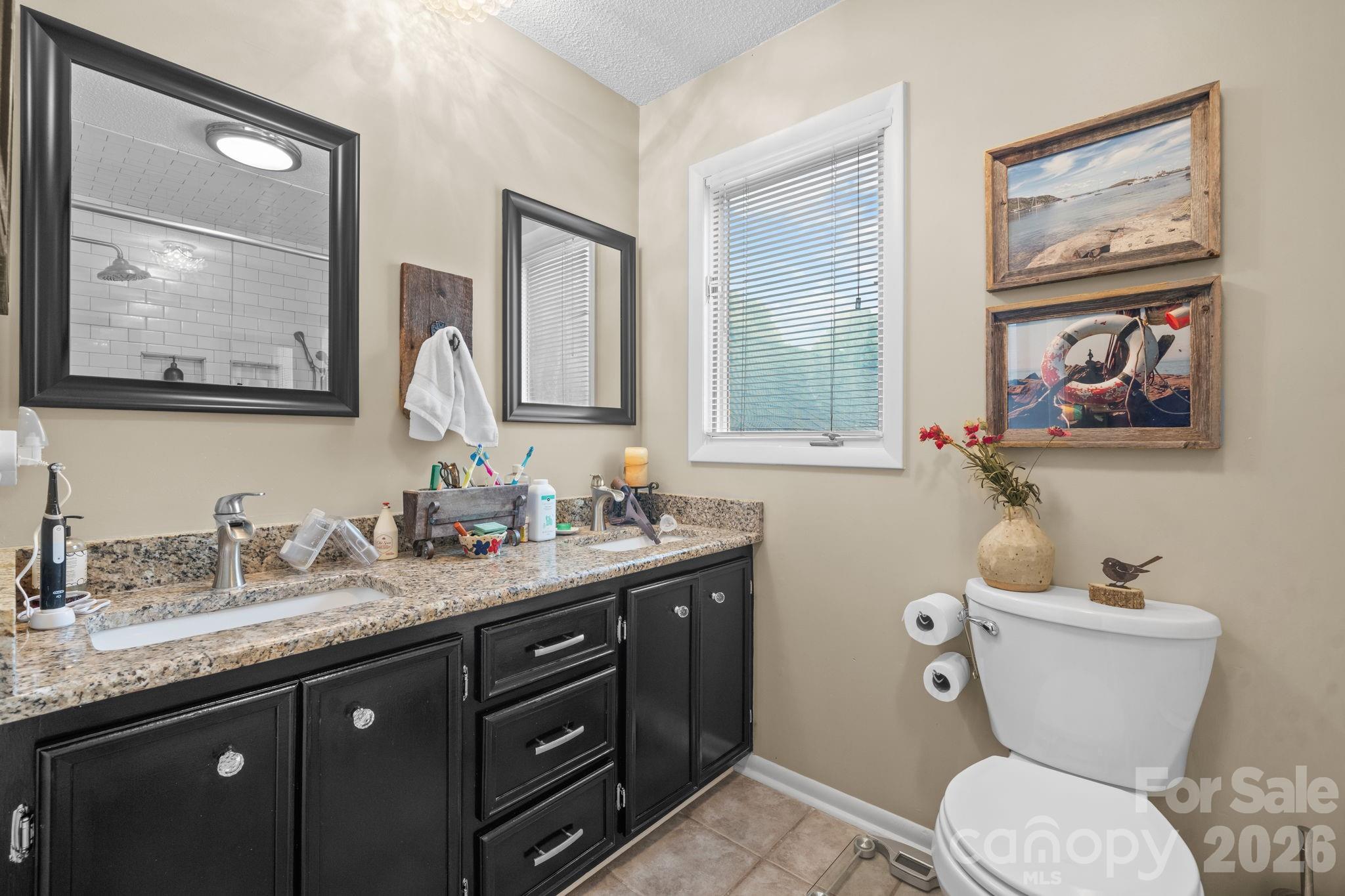 446 17th Avenue Drive NE — Hickory