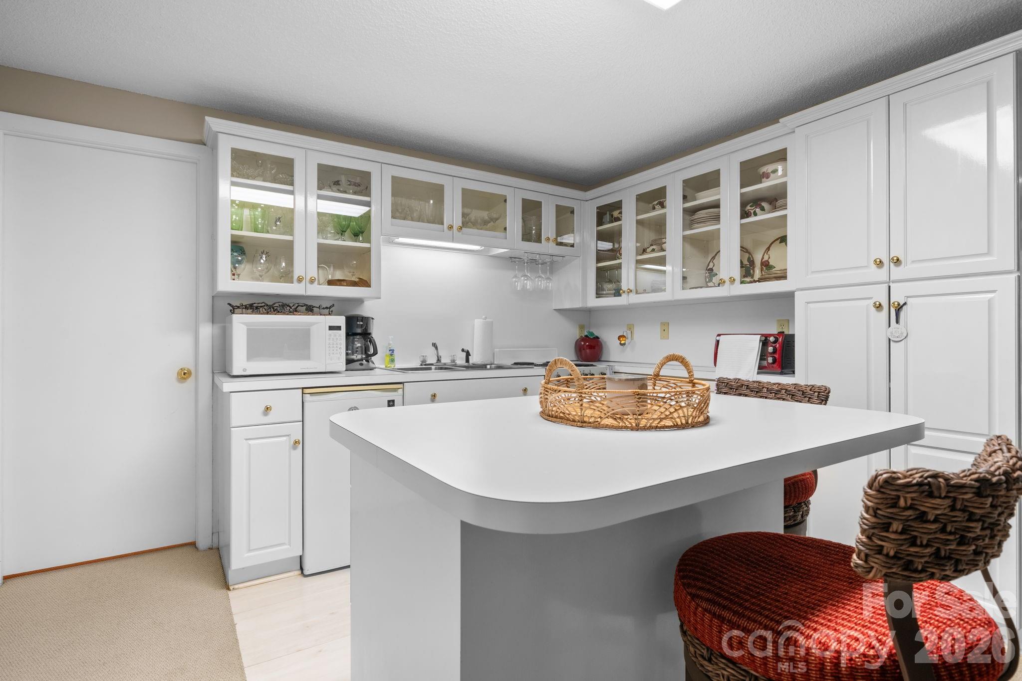 446 17th Avenue Drive NE — Hickory