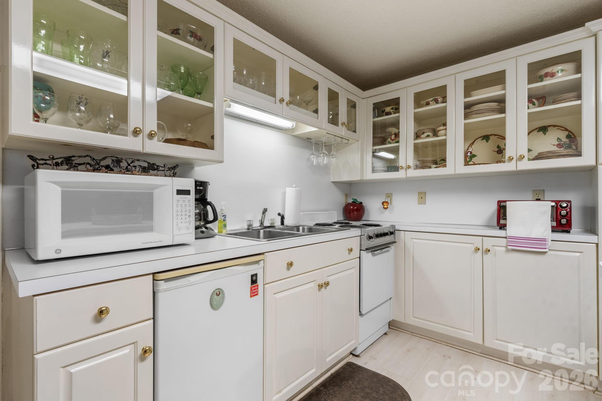 446 17th Avenue Drive NE — Hickory