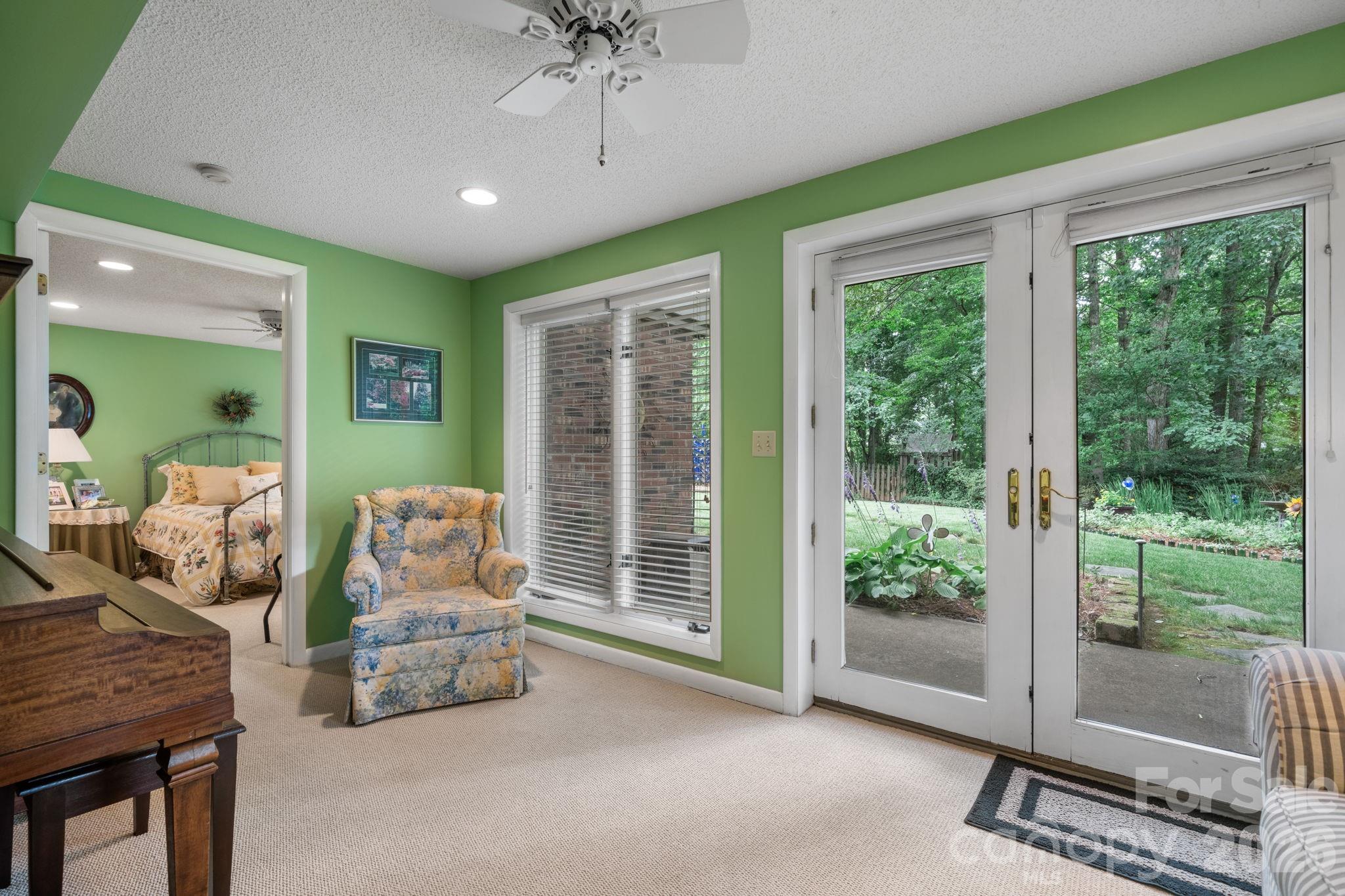 446 17th Avenue Drive NE — Hickory
