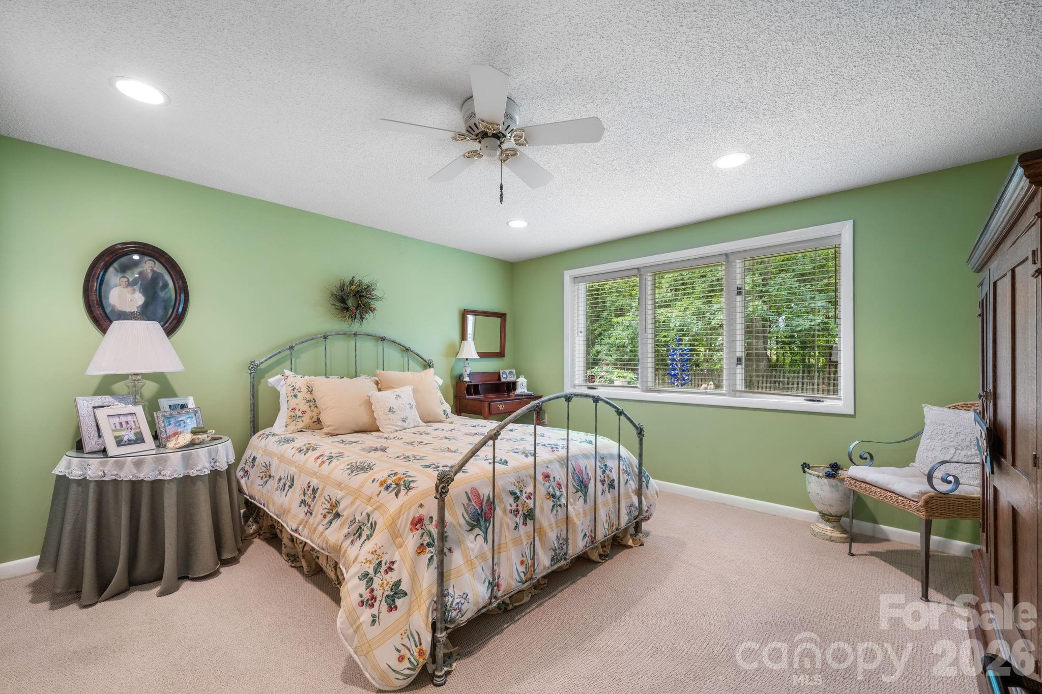 446 17th Avenue Drive NE — Hickory