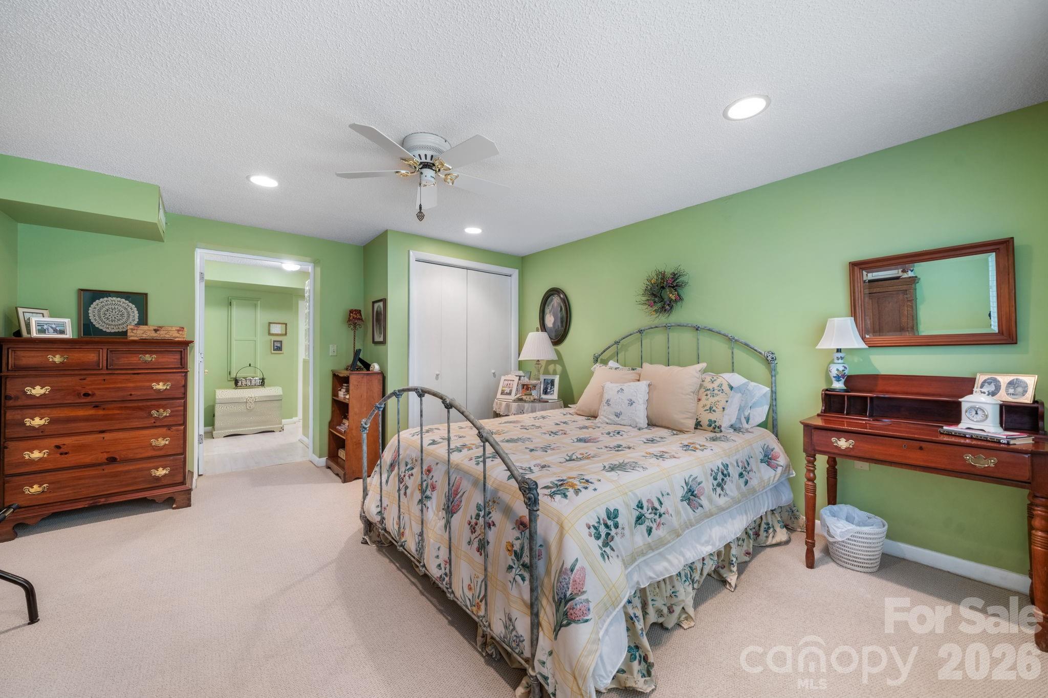 446 17th Avenue Drive NE — Hickory