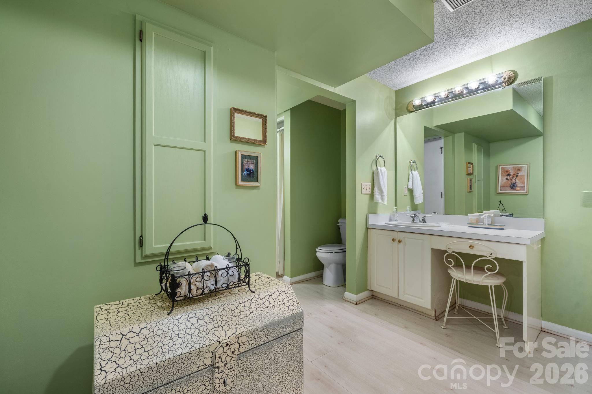 446 17th Avenue Drive NE — Hickory