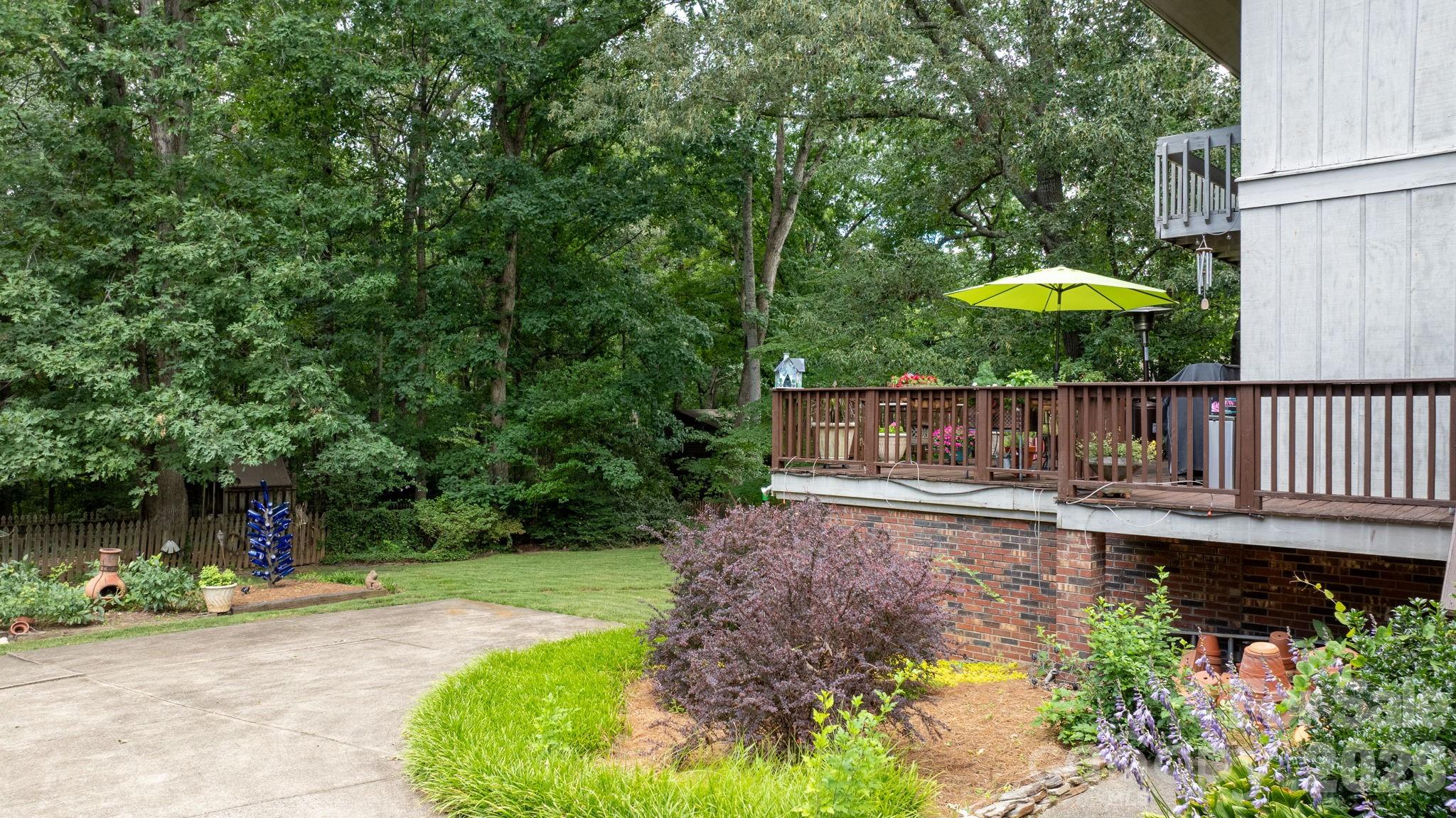 446 17th Avenue Drive NE — Hickory
