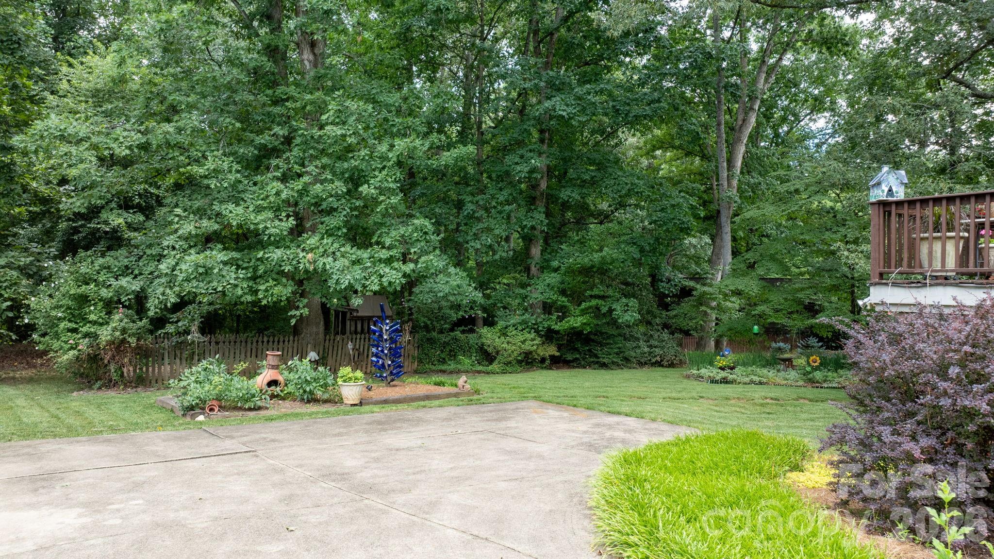 446 17th Avenue Drive NE — Hickory
