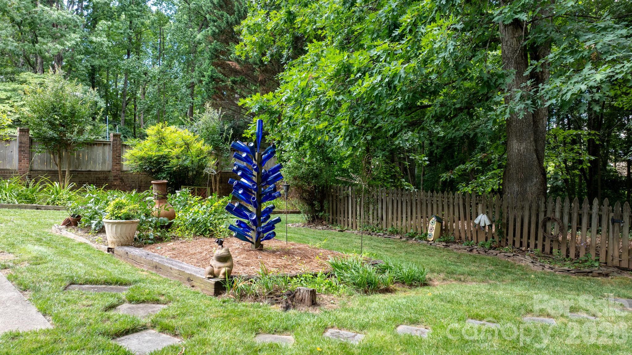 446 17th Avenue Drive NE — Hickory