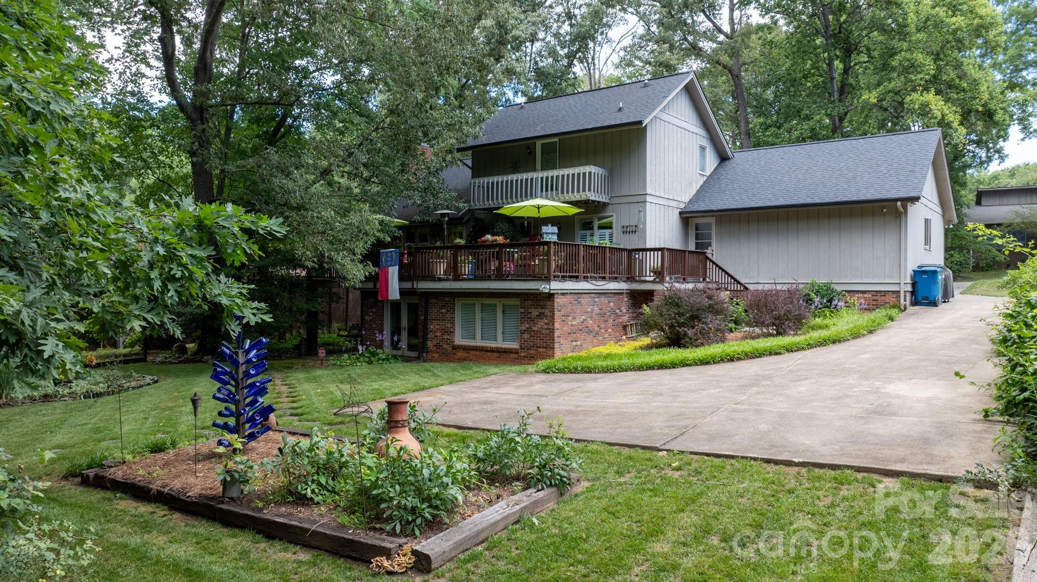 446 17th Avenue Drive NE — Hickory