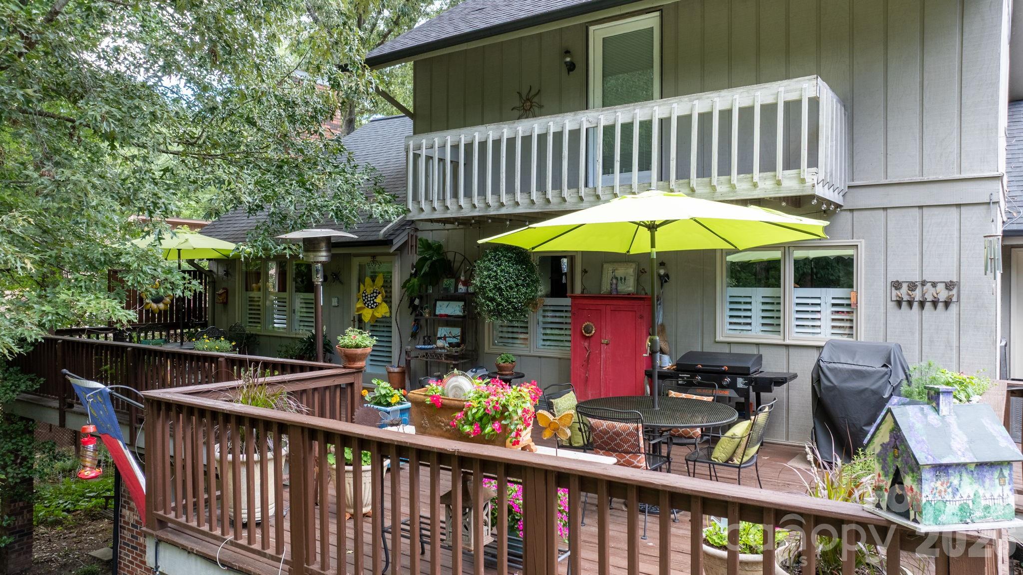 446 17th Avenue Drive NE — Hickory