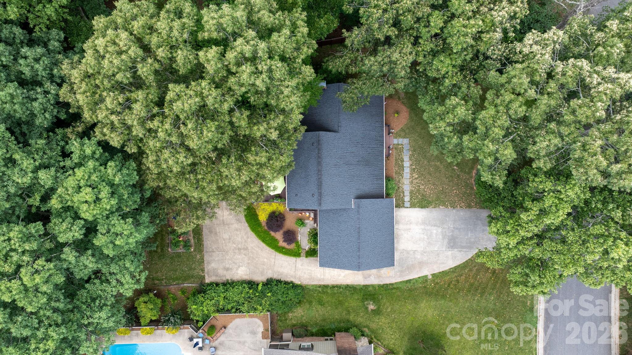 446 17th Avenue Drive NE — Hickory