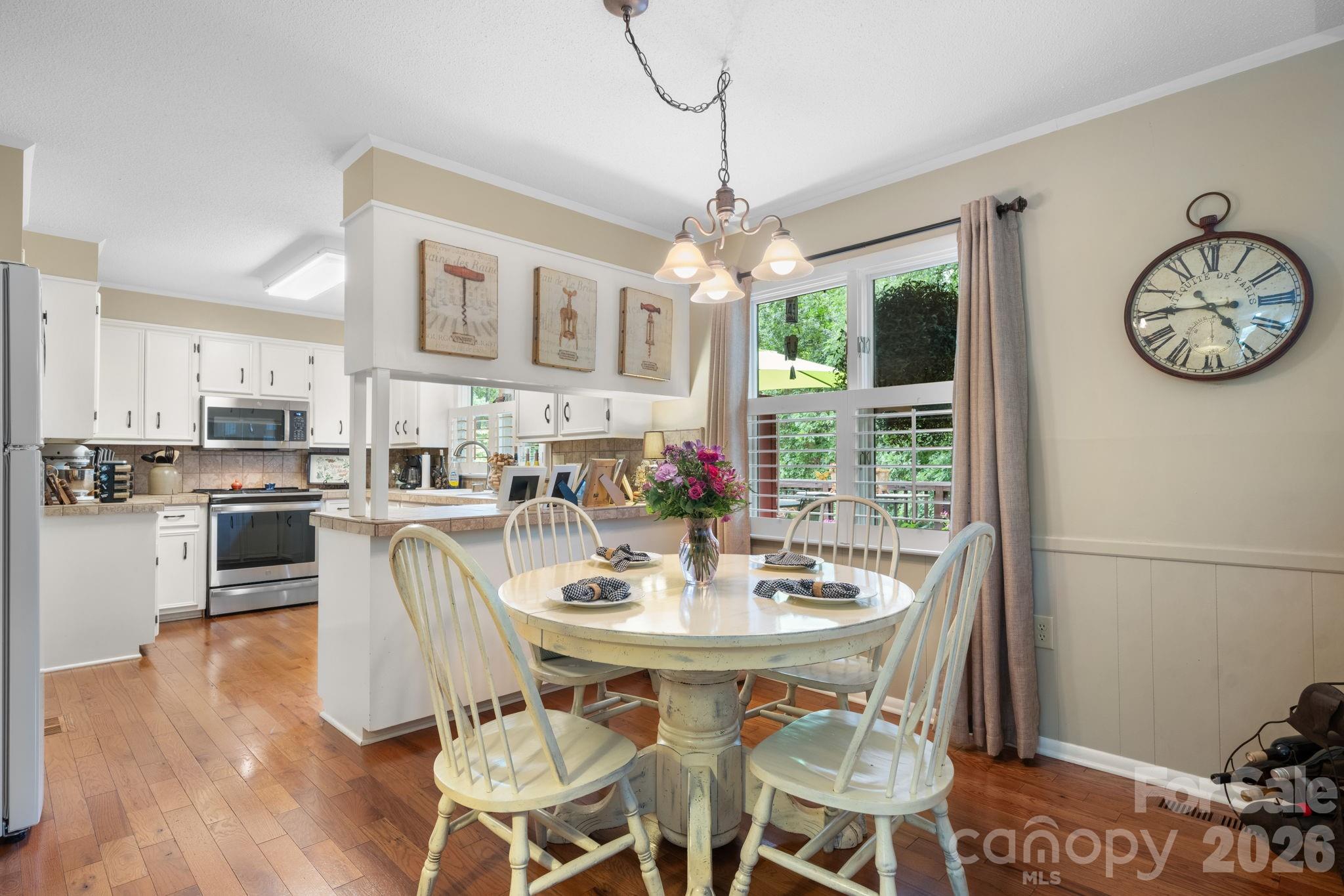446 17th Avenue Drive NE — Hickory