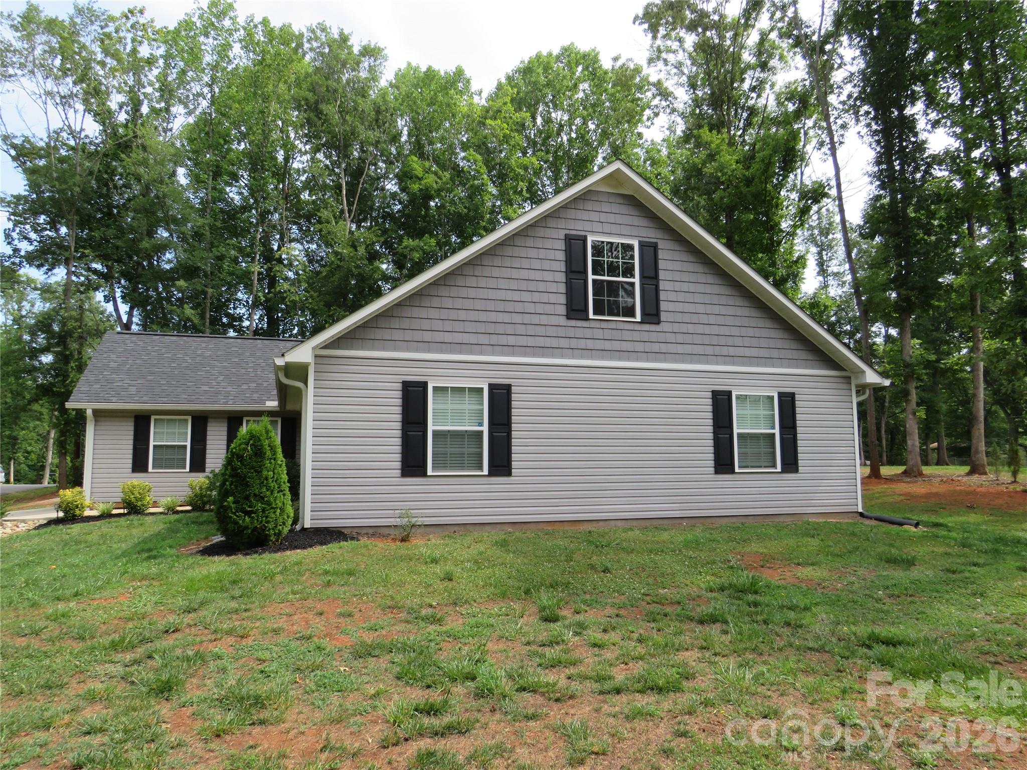 118 Tallyhoe Street — Forest City
