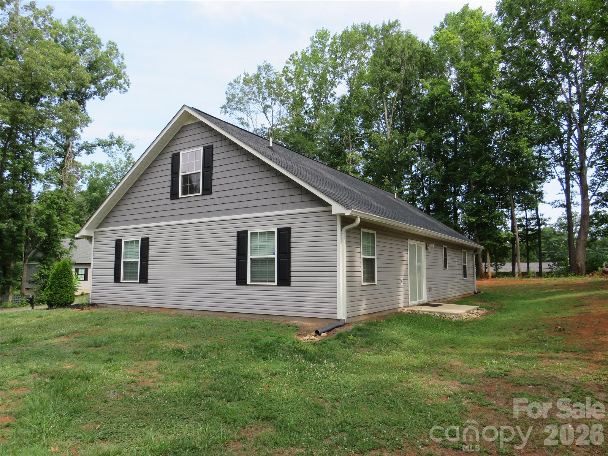 118 Tallyhoe Street — Forest City